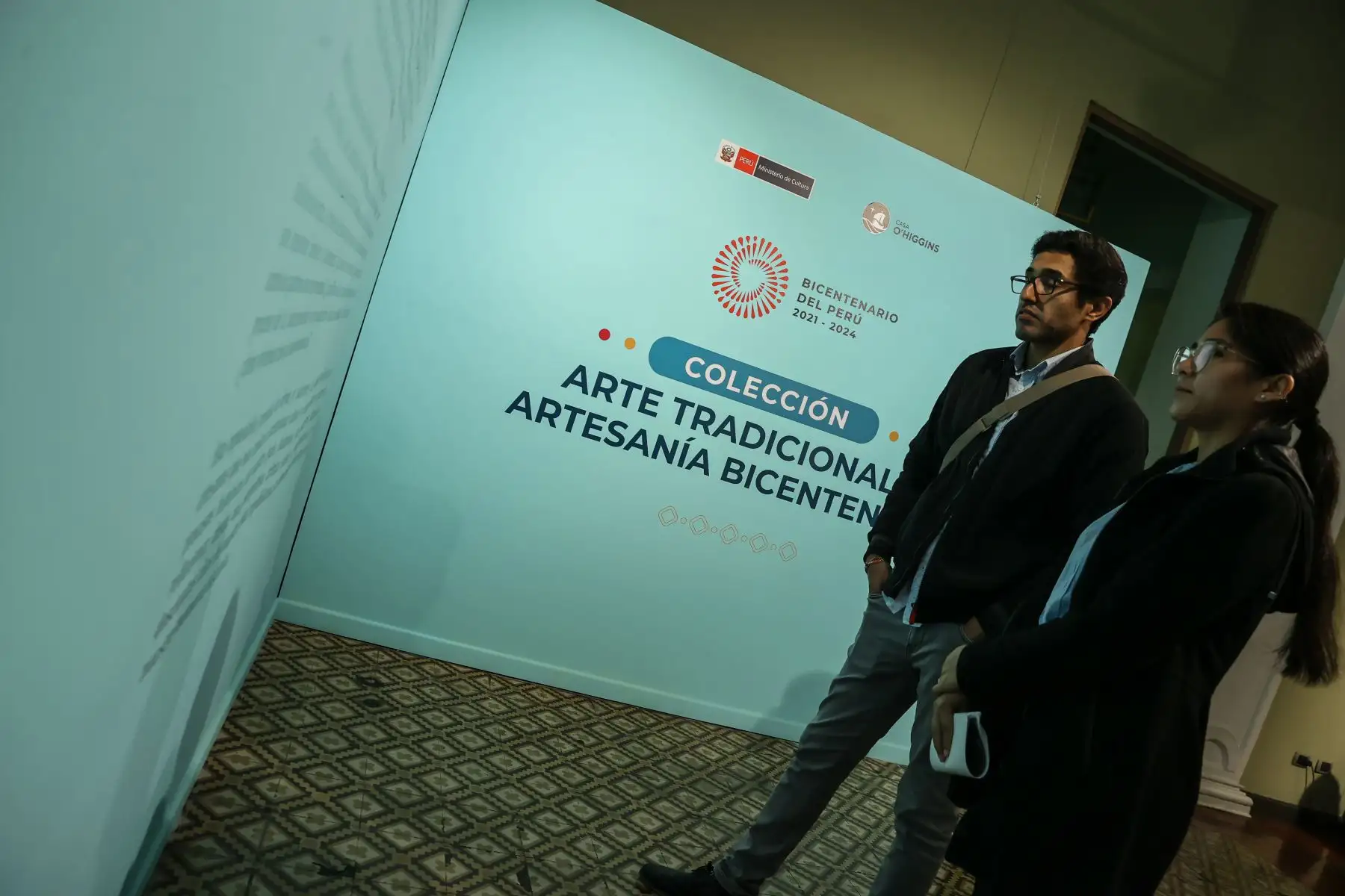 Esta colección es el resultado de la selección a nivel nacional de manifestaciones culturales de 22 regiones y quedará como legado del Bicentenario 2024. La muestra busca promover la reflexión sobre el país que queremos contruir a partir del reconocimiento de la diversidad e identidad.
Foto: ANDINA/Andrés Valle