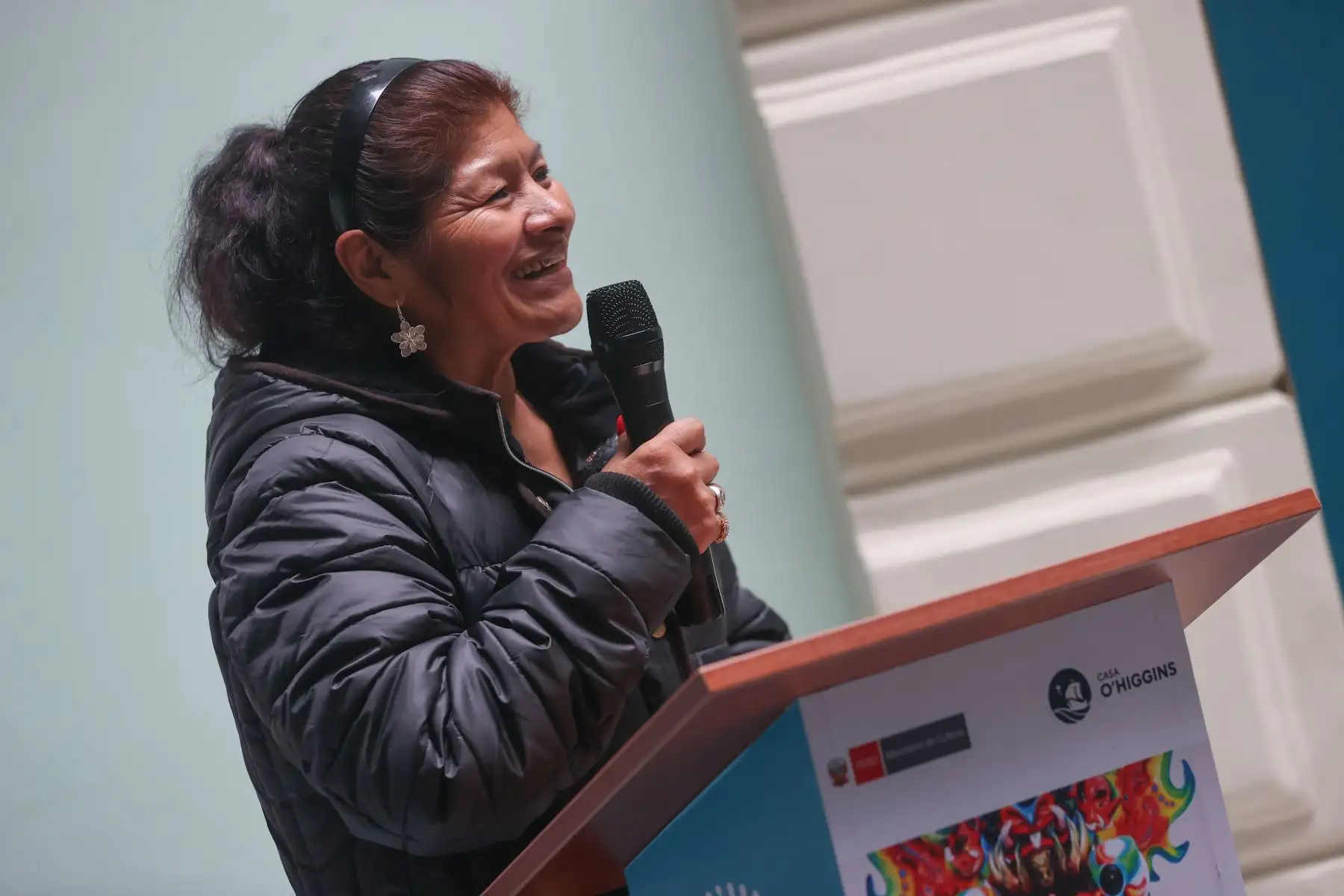 La ministra Leslie Urteaga inauguró la exposición del proyecto Bicentenario del Ministerio de Cultura. La muestra cuenta con 26 obras de arte tradicional y artesanía que reflejan la memoria histórica de cada región del Perú del Bicentenario y serán mostradas por primera vez al público en la exposición que alberga la casa O