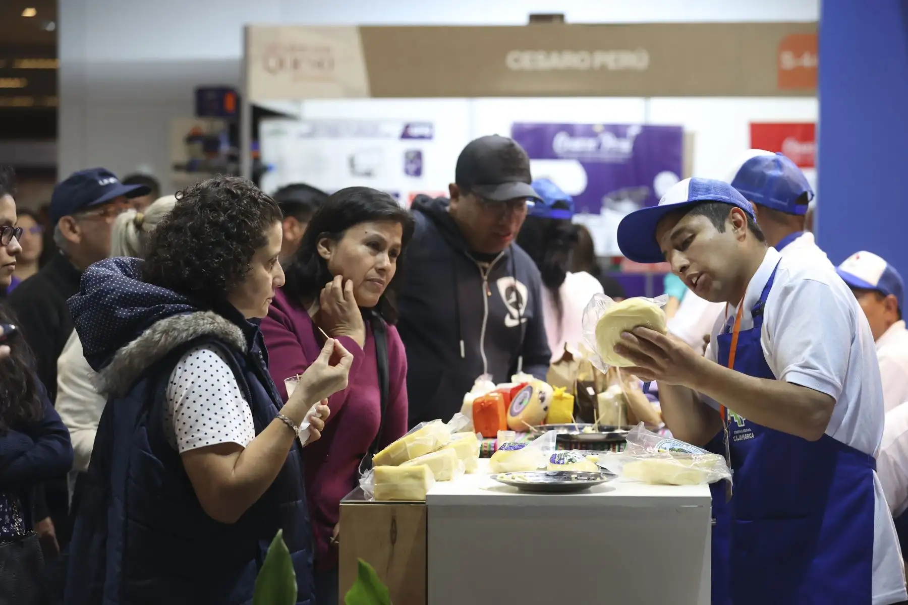 Primer Salón del Queso Peruano, organizado por el Ministerio de Desarrollo Agrario y Riego (Midagri), el Centro Ecuménico de Promoción y Acción Social (Cedepas-Norte) y la coorganización del Gobierno Regional de Cajamarca en el Centro de Convenciones de Lima.

Foto: ANDINA/Juan Carlos Guzmán Negrini