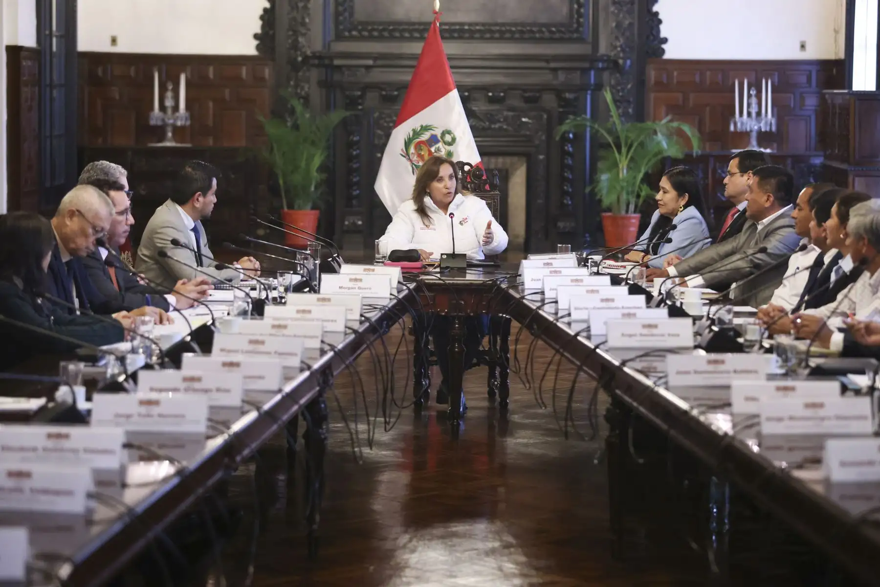 Presidenta Dina Ercilia Boluarte Zegarra sostiene reunión con gobernador regional y alcaldes de Lambayeque en Palacio de Gobierno. Foto: ANDINA/Prensa Presidencia
