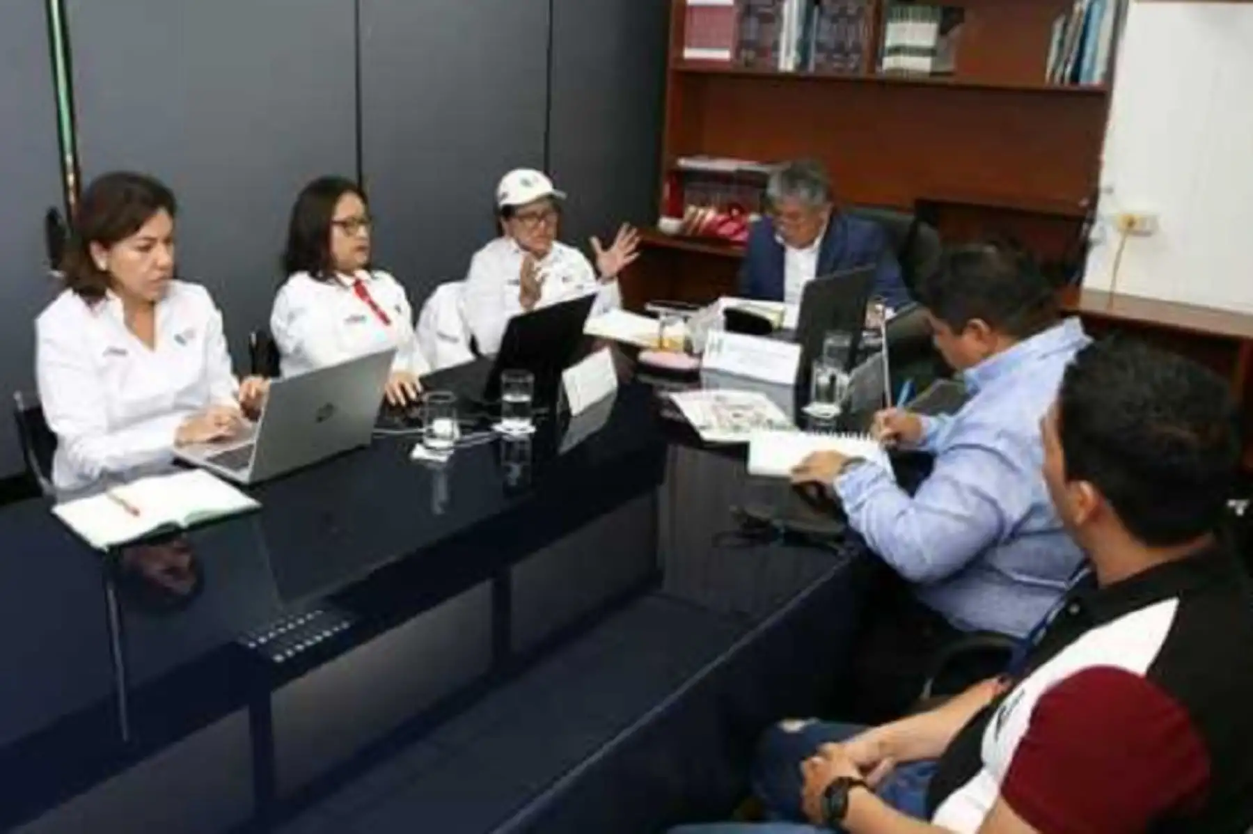 En la sede del Gobierno Regional de Huánuco se instaló la Comisión Multisectorial que se encargará de elaborar un diagnóstico sobre las intervenciones que promuevan los recursos sostenibles, así como proponer acciones y medidas orientadas a fomentar el desarrollo de esa región del país.