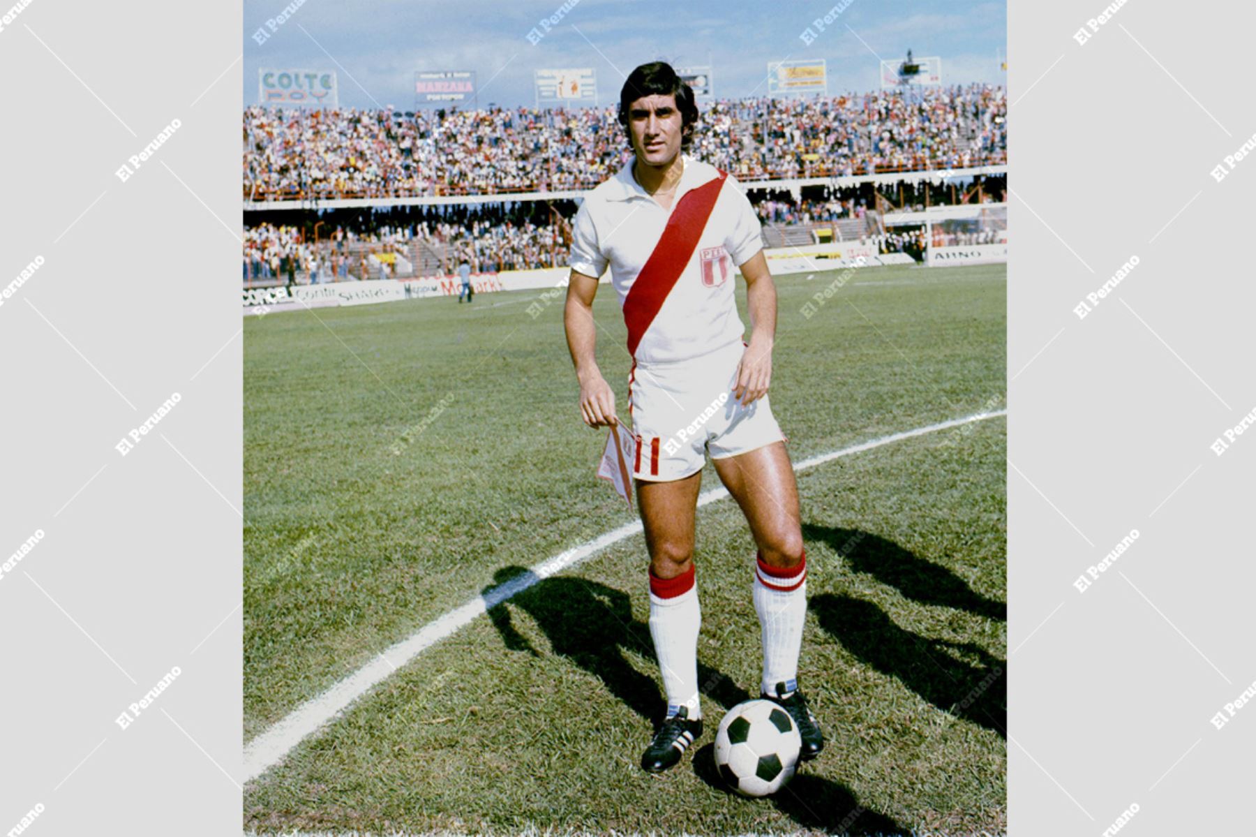 Colombia - 1977 / Juan Carlos Oblitas, delantero de la selección nacional de fútbol. Foto: Archivo Histórico de El Peruano