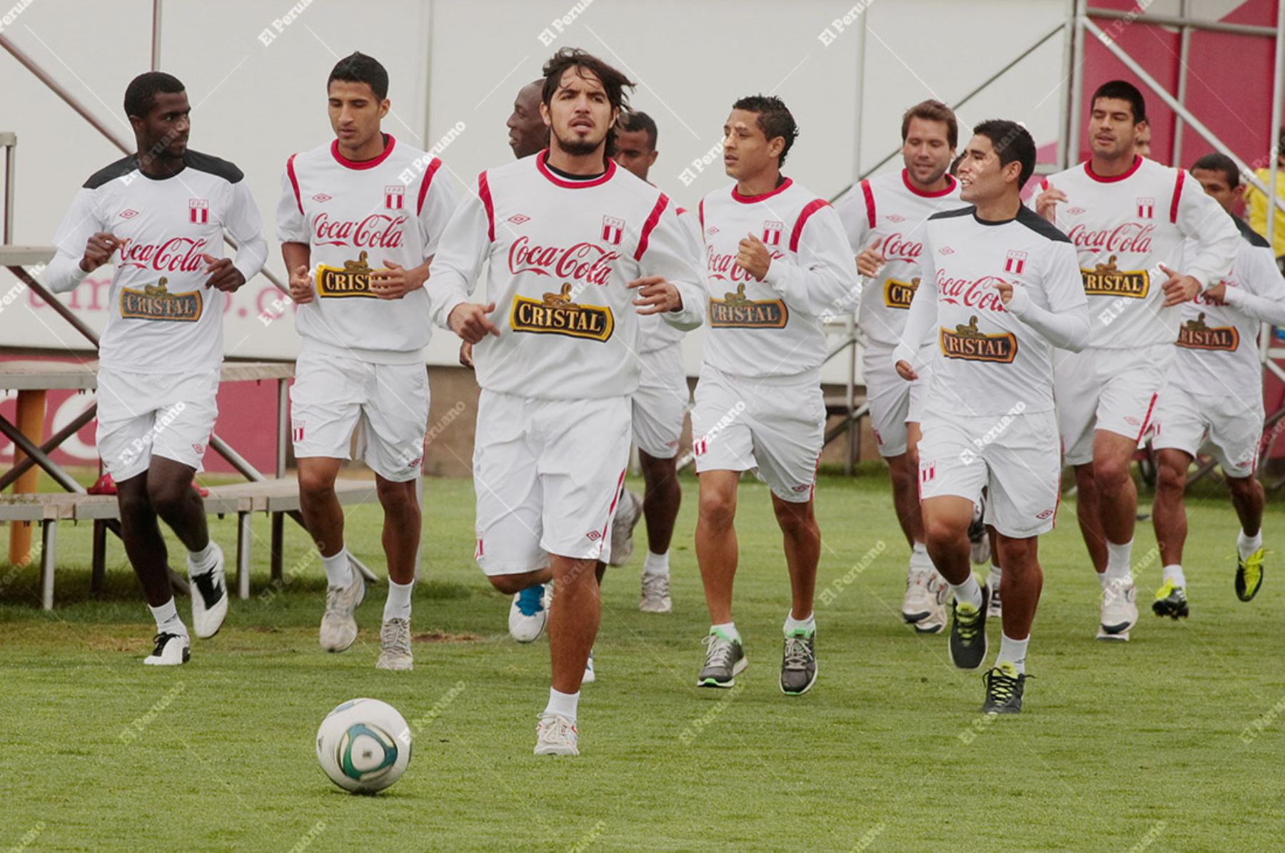 Lima – 11 noviembre 2011 / Juan Manuel Vargas en entrenamientos con la Selección Peruana de futbol. Foto: Archivo de El Peruano