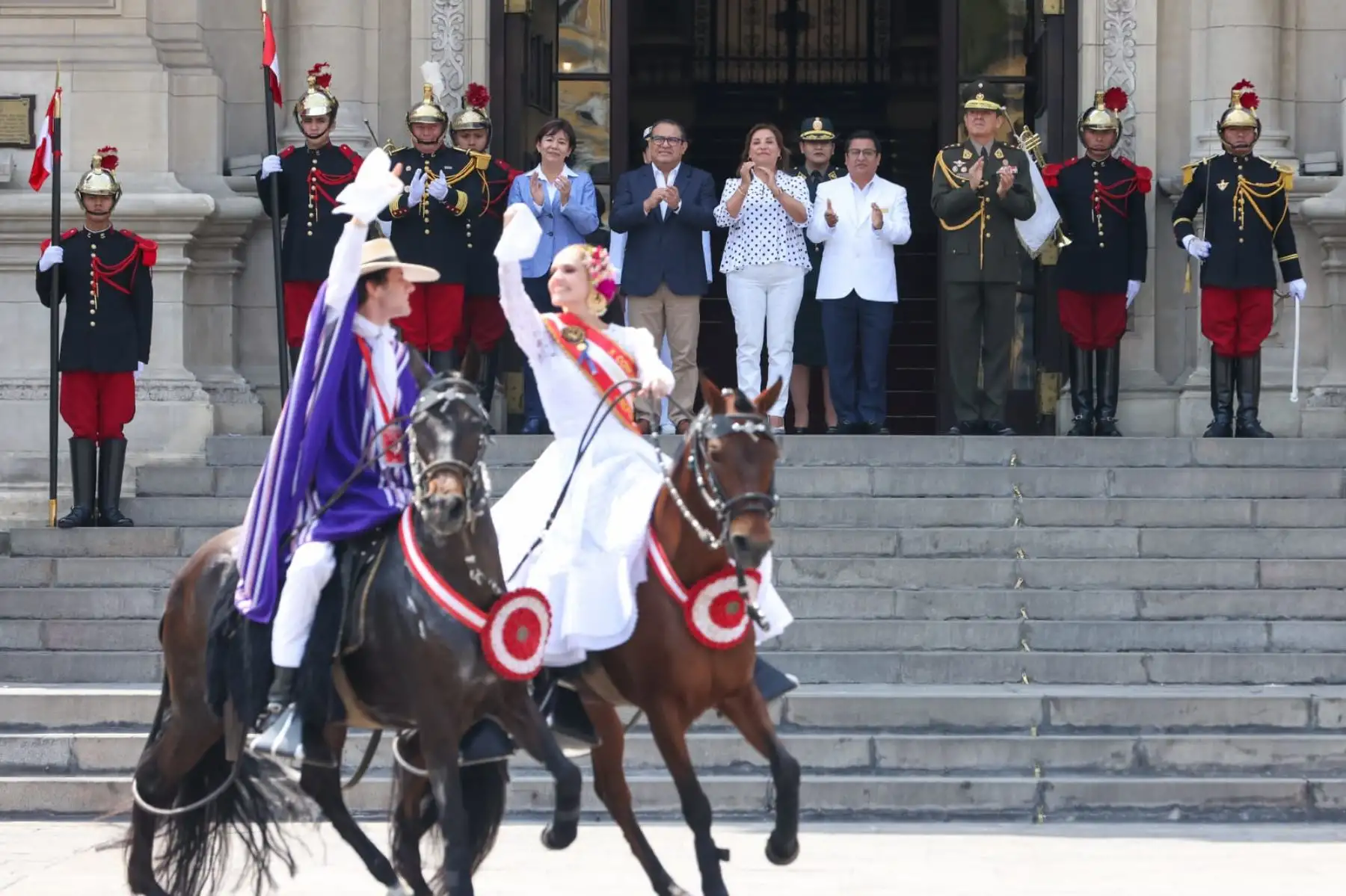 Dina Ercilia Boluarte Zegarra, presidenta de la república, lidera ceremonia de Cambio de Guardia en Palacio de Gobierno. Foto: ANDINA/ Prensa Presidencia