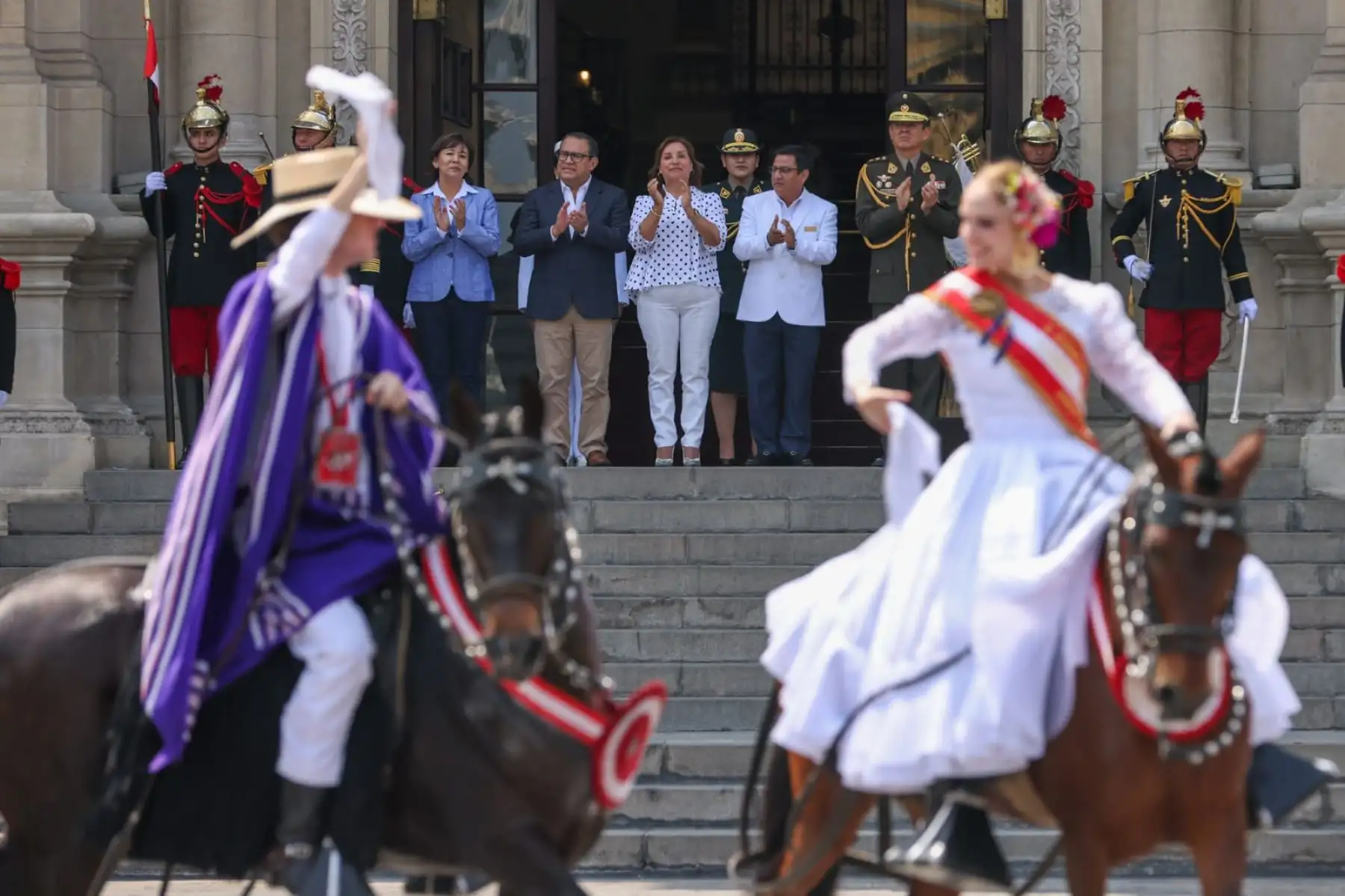 Dina Ercilia Boluarte Zegarra, presidenta de la república, lidera ceremonia de Cambio de Guardia en Palacio de Gobierno. Foto: ANDINA/ Prensa Presidencia