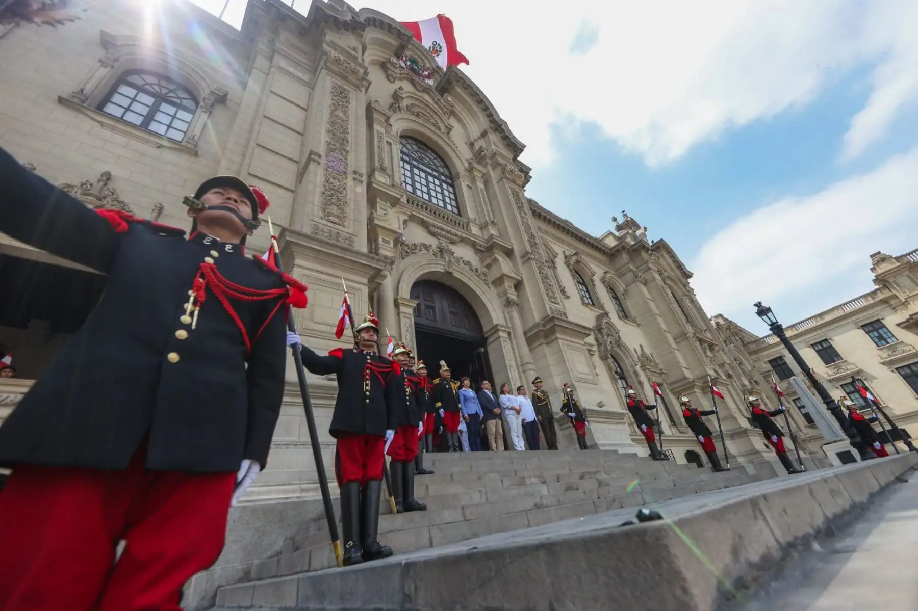 Dina Ercilia Boluarte Zegarra, presidenta de la república, lidera ceremonia de Cambio de Guardia en Palacio de Gobierno. Foto: ANDINA/ Prensa Presidencia