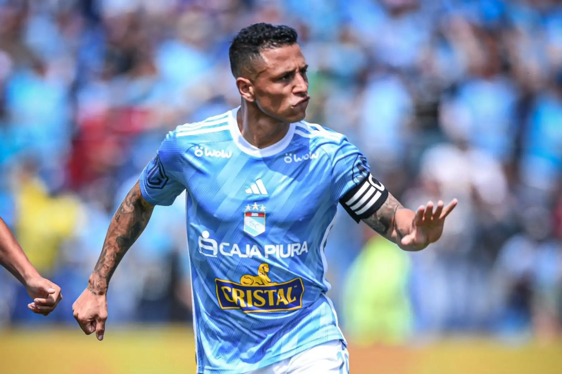 Cristal golea 3-0 a Deportivo Garcilaso en el estadio Alberto Gallardo, Yoshimar Yotún, a los 4 minutos, anotó el primero de la tarde

Foto: @ClubSCristal