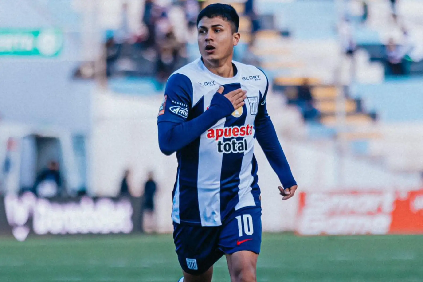 Jairo Concha celebra gol que anoto en el empate de Alianza Lima 1 a 1 con el Cusco FC en el Estadio Inca Garcilaso de la Vega.
Foto: @LigaFutProf