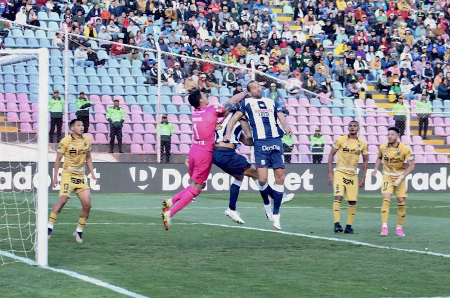 Alianza Lima empata 1 a 1 con el Cusco FC en el Estadio Inca Garcilaso de la Vega.
Foto: @LigaFutProf