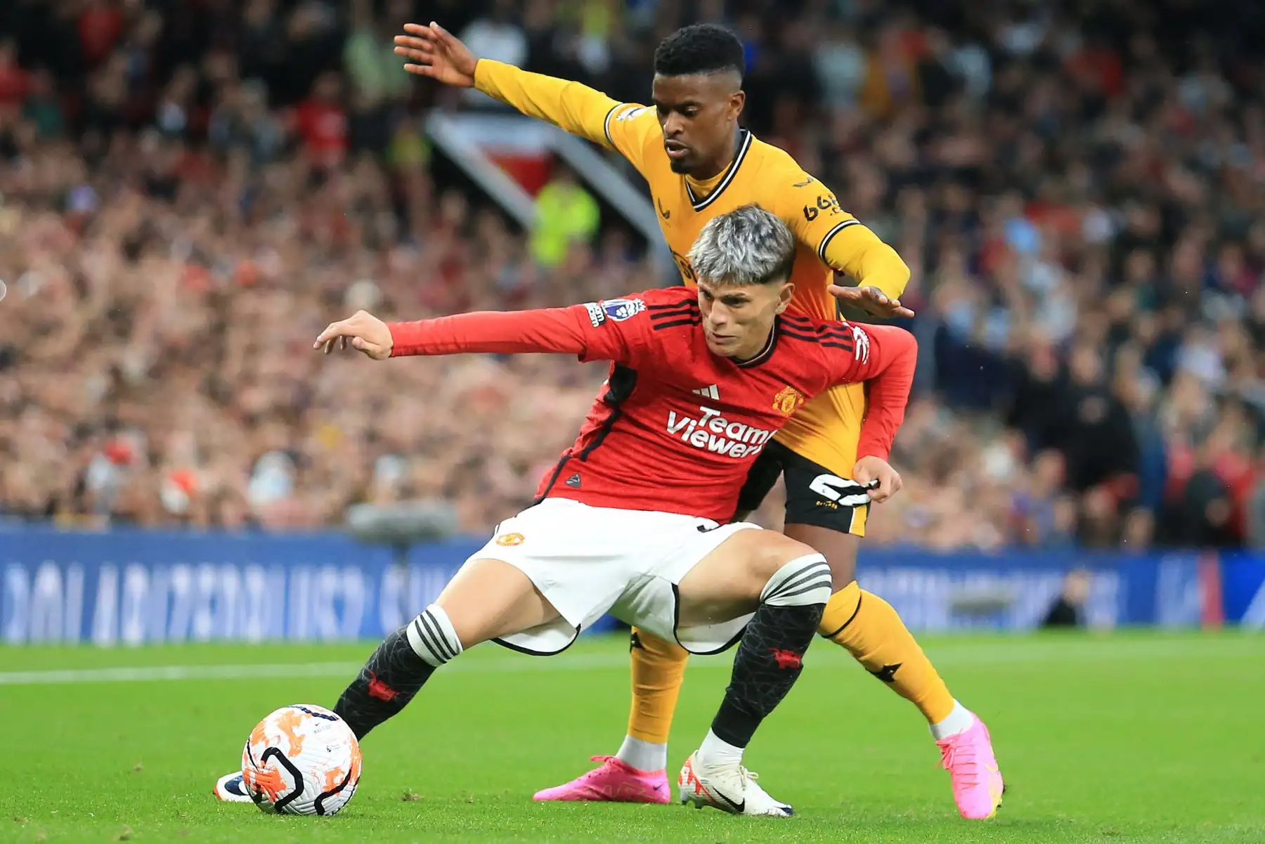 Manchester United derrotó por 1-0 al Wolverhampton Wanderers en el estadio Old Trafford en Manchester, para la Premier League de Inglaterra. Foto: AFP