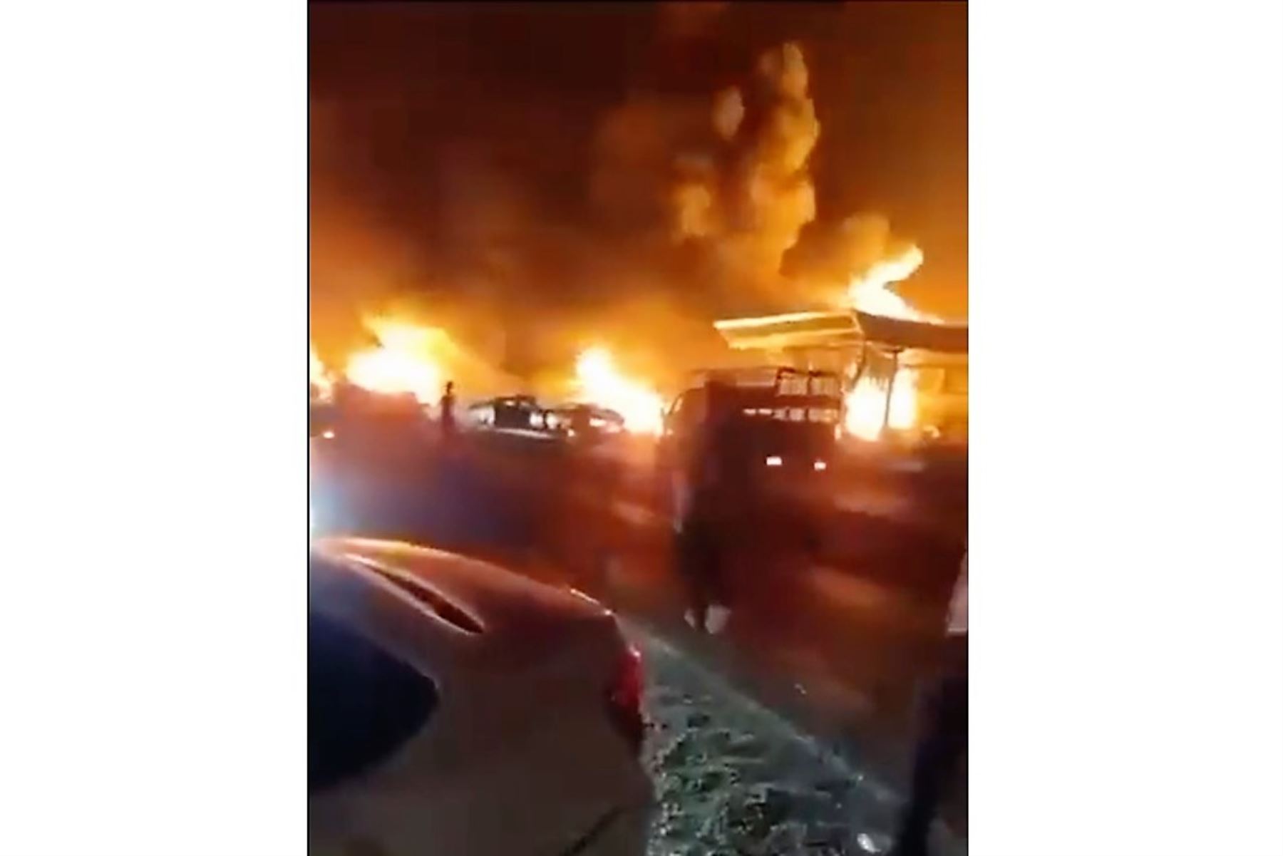 Captura de pantalla de un video aficionado grabado en la zona donde explosionó una gasolinera, en Daguestán. Imagen: Internet/Medios.