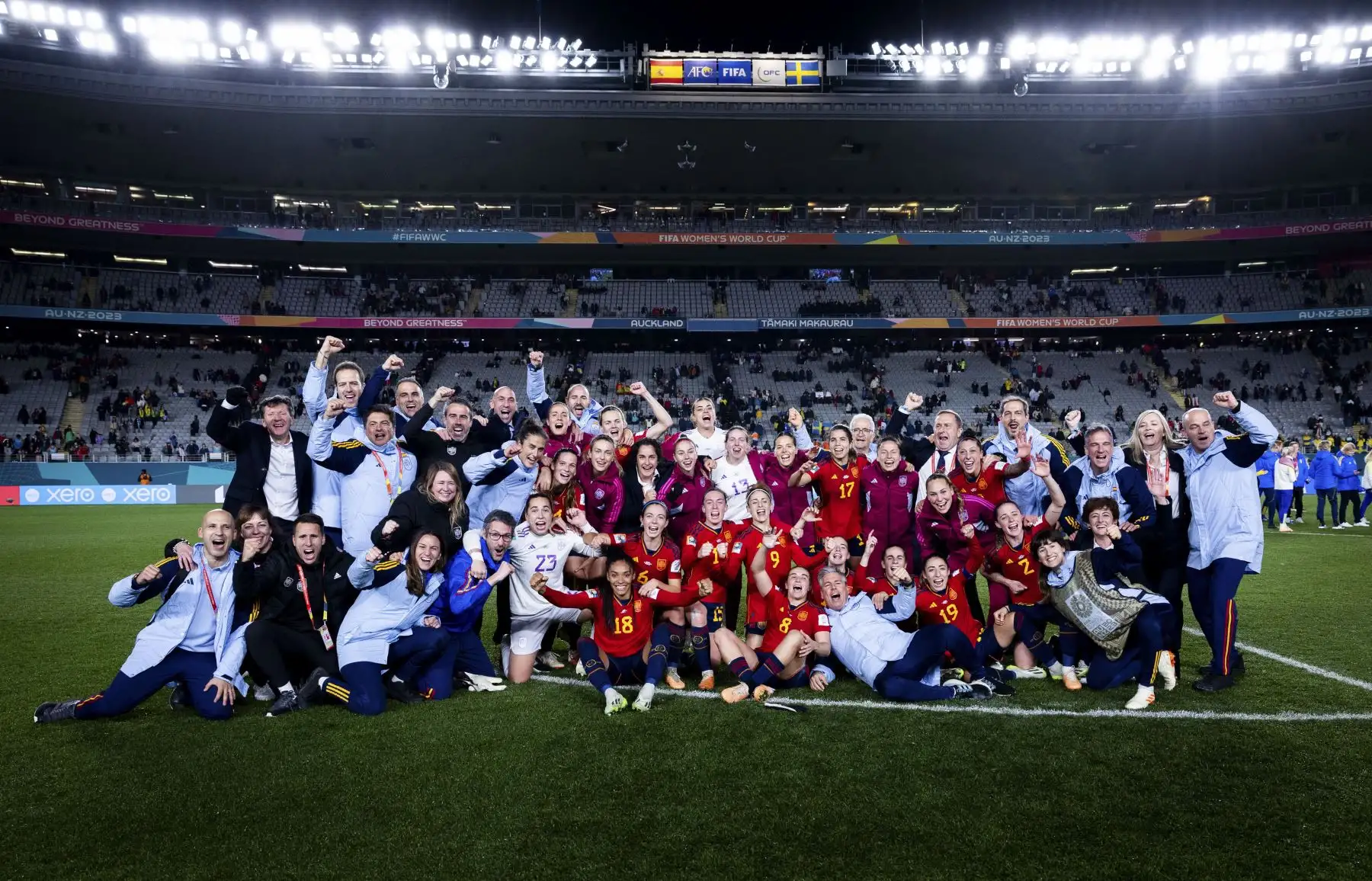 La selección española de fútbol femenino celebra tras imponerse a Suecia en la semifinal del Mundial femenino de fútbol este martes en Auckland (Nueva Zelanda). 
Foto: EFE
