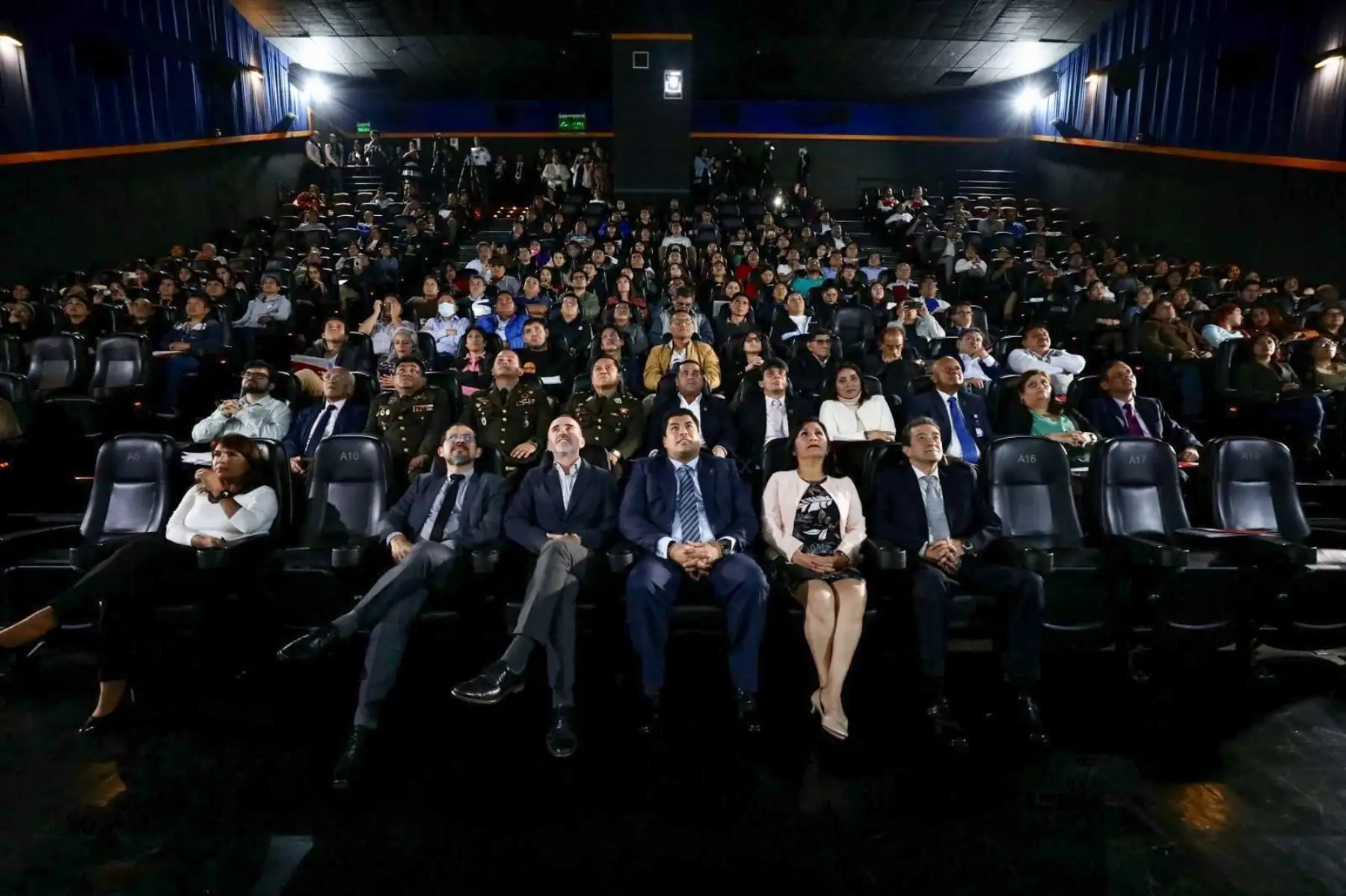 También participaron la Superintendenta Nacional de Sunafil, Flor Cruz Rodríguez y el gerente general de Cineplanet, Fernando Soriano, cadena de cines donde se realizará la proyección de videos, sobre el ordenamiento sociolaboral y seguridad y salud en el trabajo, en todo el Perú.
Foto: ANDINA / MINTRA
