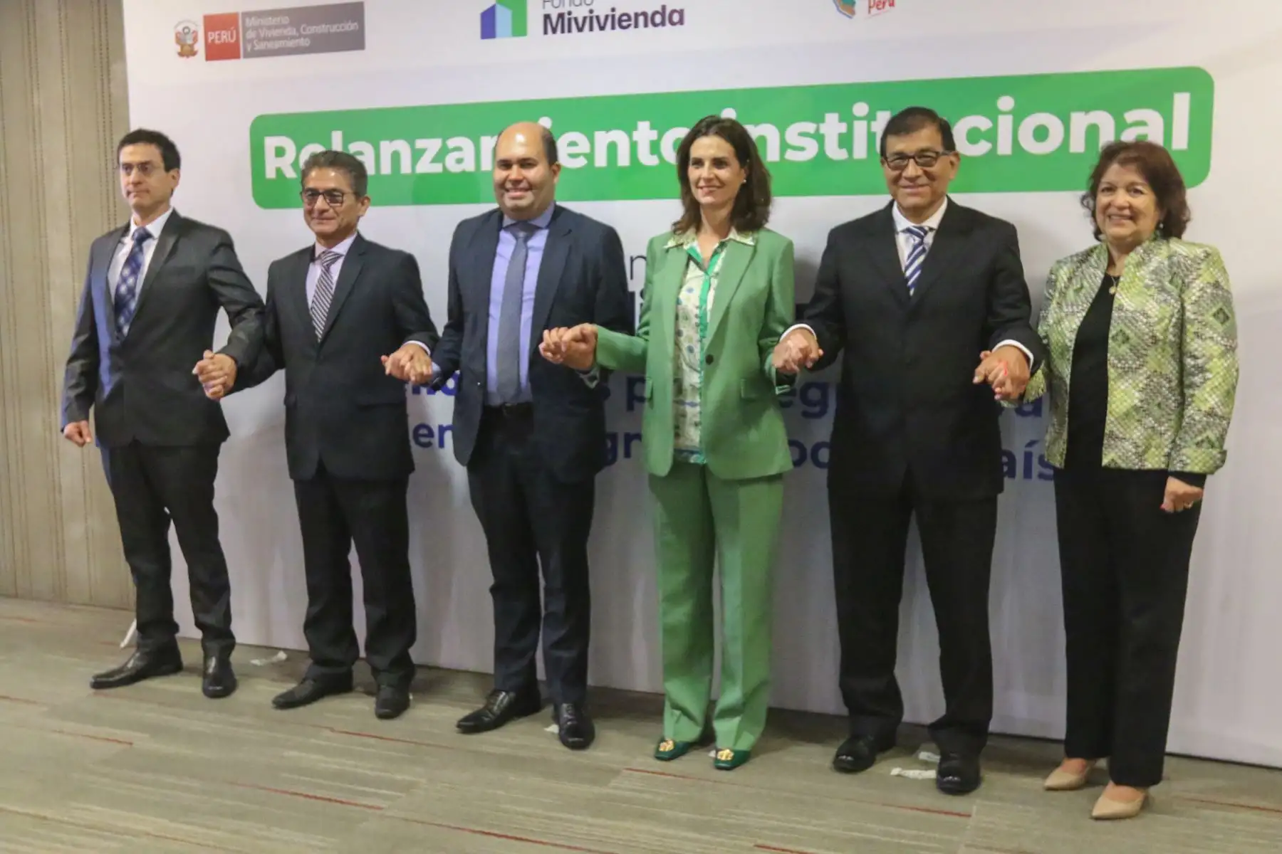 La ministra, Hania Pérez de Cuéllar, presidió la ceremonia de relanzamiento de el Fondo MIVIVIENDA S.A., que contemplará la renovación de su directorio, la implementación de una estrategia anticorrupción, un portafolio de nuevos productos, la transformación digital y una nueva imagen e identidad visual.
Foto: ANDINA/Héctor Vinces
