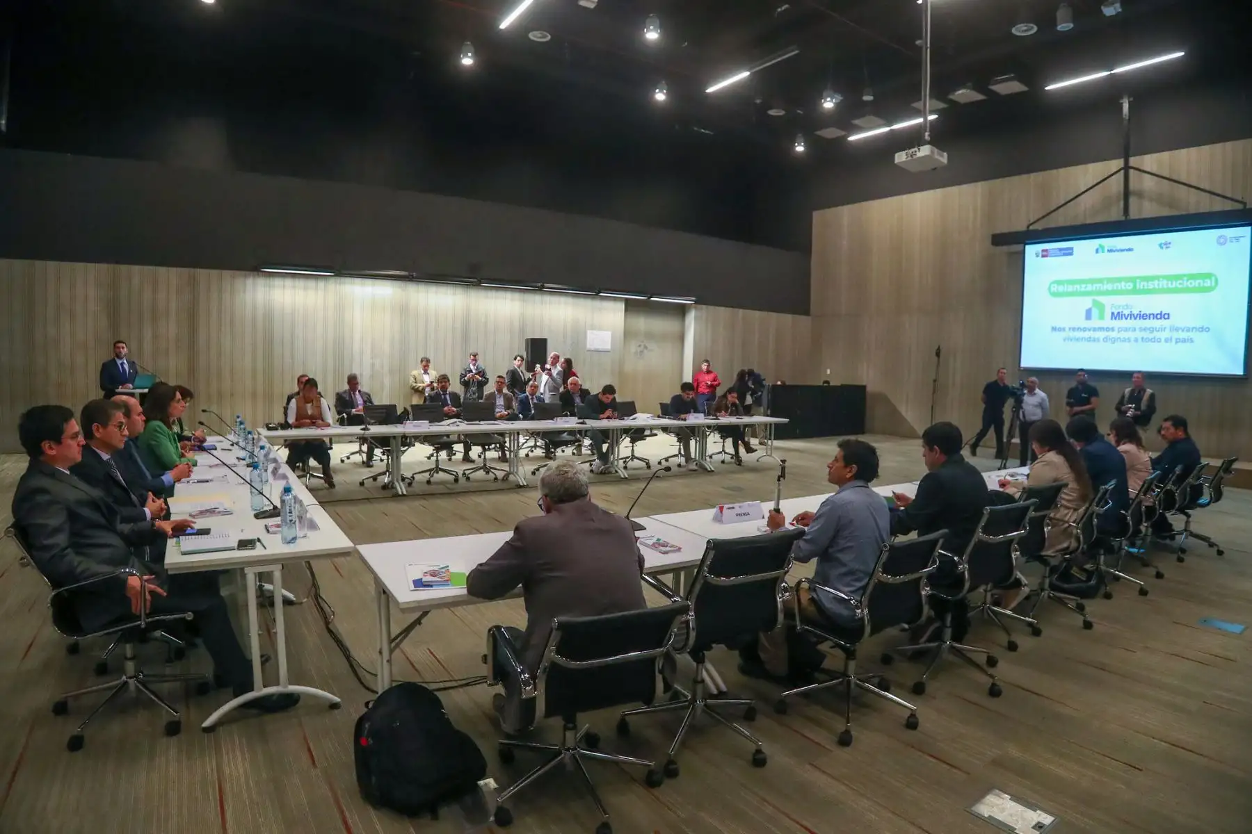 La ministra, Hania Pérez de Cuéllar, presidió la ceremonia de relanzamiento de el Fondo MIVIVIENDA S.A., que contemplará la renovación de su directorio, la implementación de una estrategia anticorrupción, un portafolio de nuevos productos, la transformación digital y una nueva imagen e identidad visual.
Foto: ANDINA/MVCS
