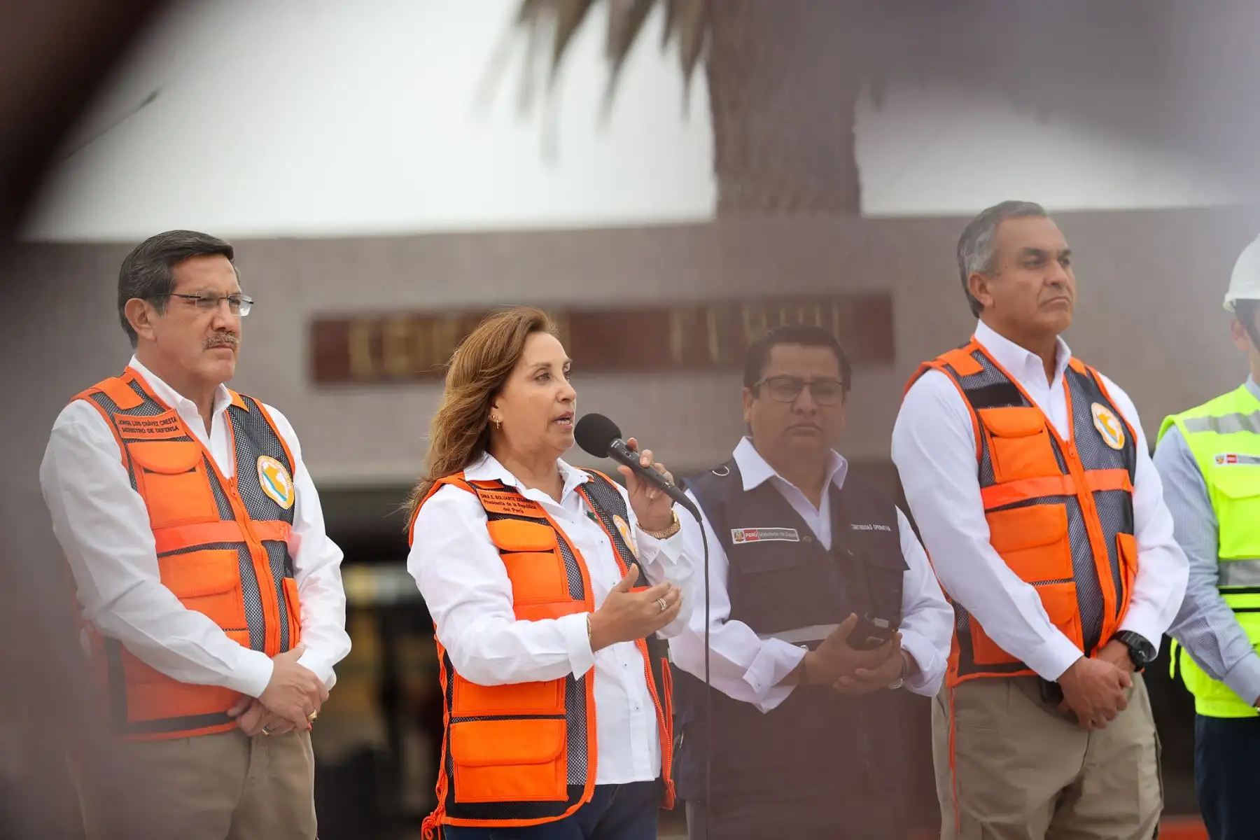 La presidenta de la República, Dina Boluarte, acompañada por el ministro de Defensa, Jorge Chávez, el ministro de Salud, César Vásquez y la ministra de la mujer Nancy Tolentino, participaron en el segundo Simulacro Nacional Multipeligro 2023. La mandataria acompañada por el ministro de Defensa Jorge Chávez Cresta, está participando desde el distrito de La Punta, Callao.
Foto: ANDINA/Presidencia Perú
