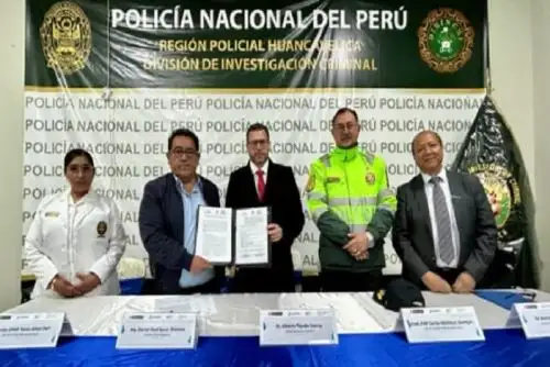El acuerdo fue suscrito entre el gerente general de SaludPol, Alberto Tejada Conroy; y el gobernador regional de Huancavelica, Leoncio Huayllani Taype.