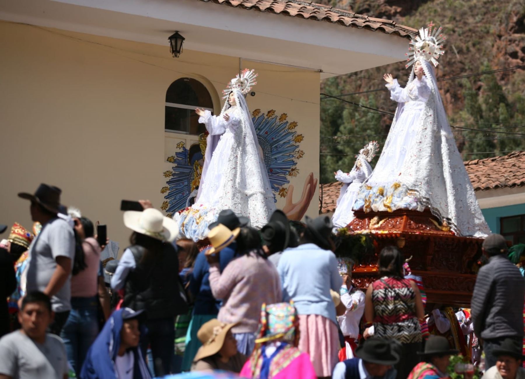 Con profunda devoción pobladores del distrito de Coya, ubicado en la provincia cusqueña de Calca, celebran la fiesta en honor a la Virgen Asunta, patrona del pueblo. ANDINA/Percy Hurtado Santillán