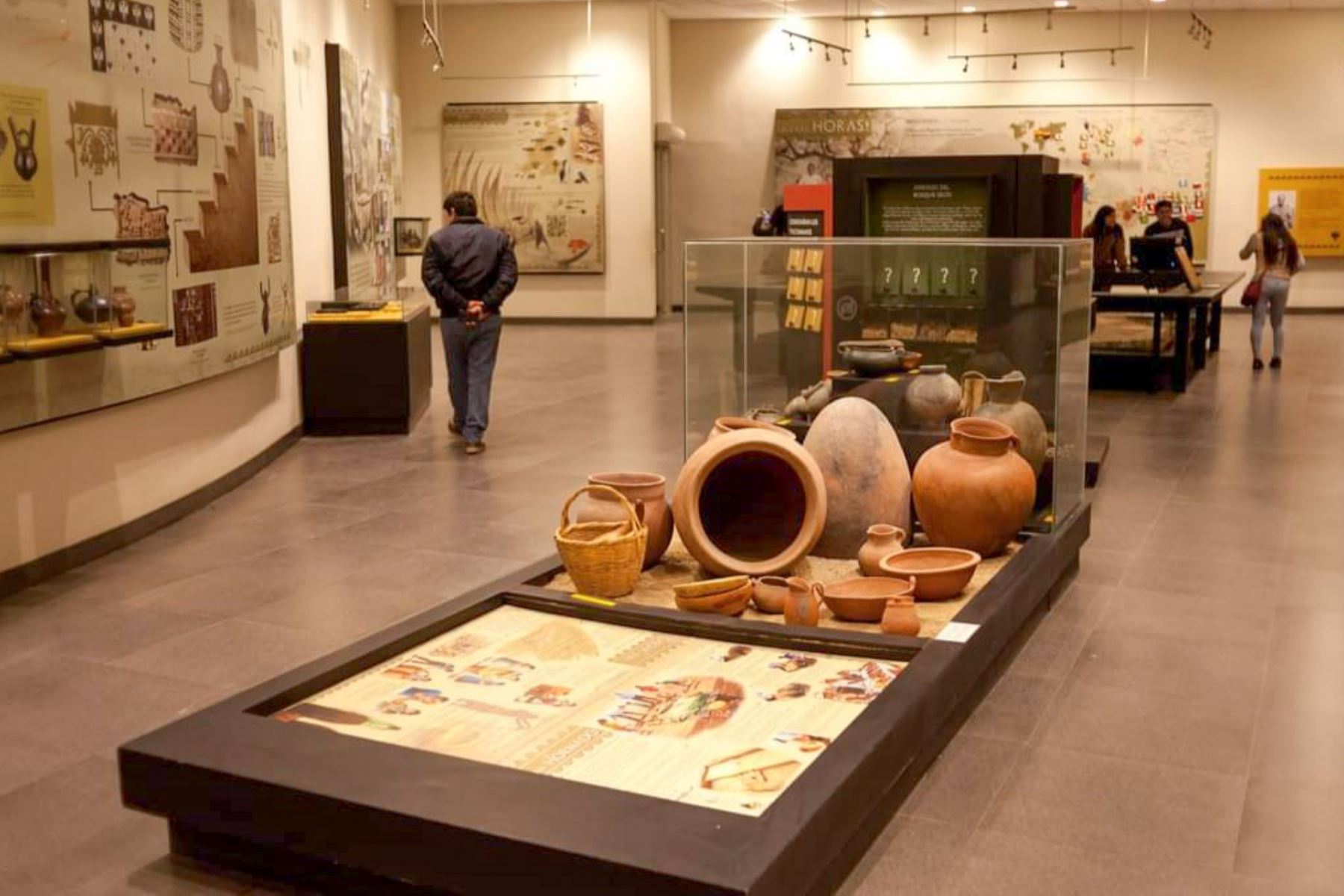 El Museo de Sitio Túcume, creado el 20 de agosto de 1992, se encuentra ubicado en las faldas del cerro Purgatorio y está rodeado de 26 pirámides que componen el complejo arqueológico de Túcume. Foto: ANDINA/Difusión