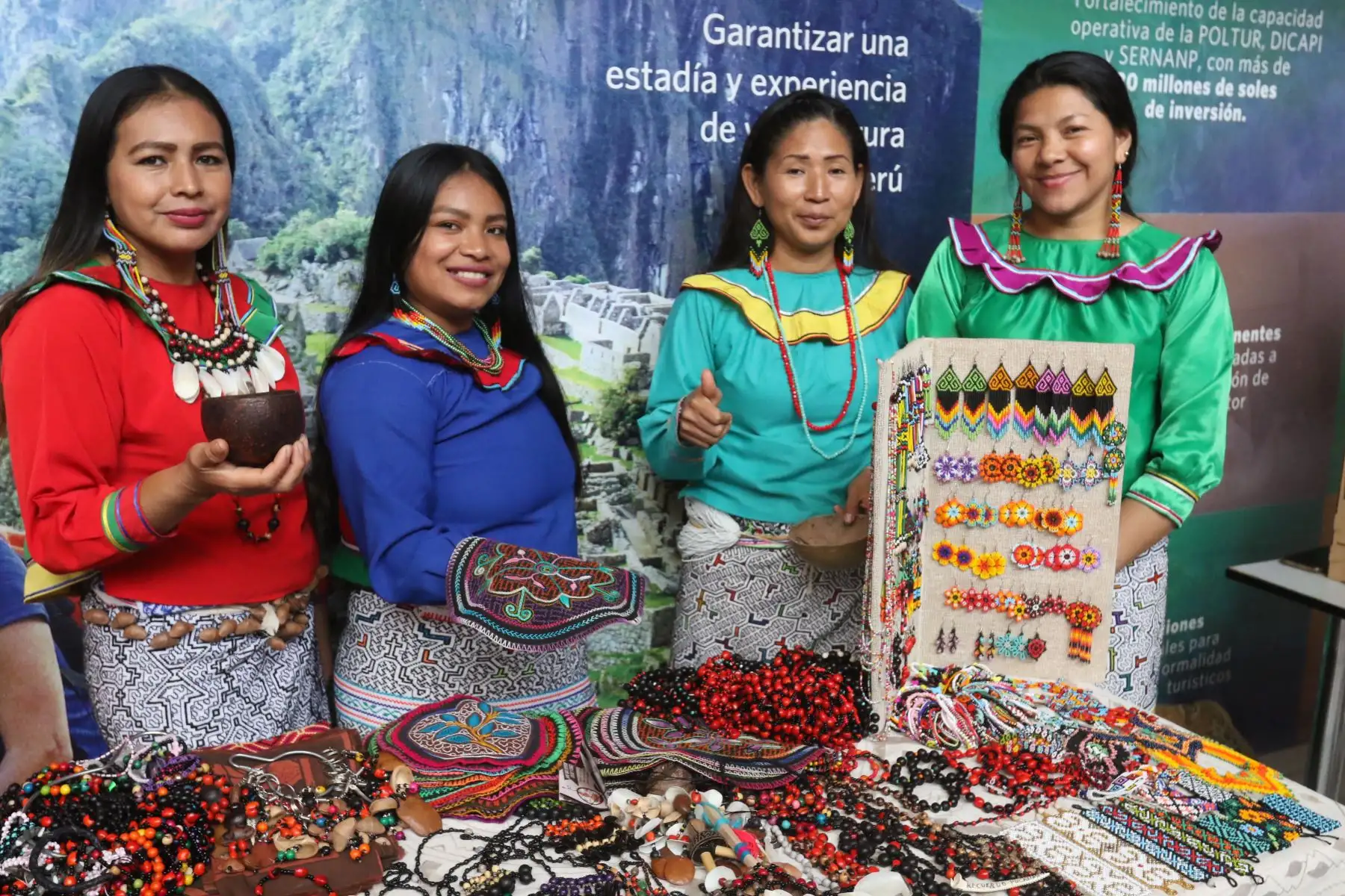 La Municipalidad Provincial de Coronel Portillo realizó el lanzamiento oficial de la Semana Jubilar, Viva Pucallpa 2023 en el auditorio del Ministerio de Comercio Exterior y Turismo. La Semana Jubilar 2023 está programada a realizarse del 6 al 13 de octubre en la ciudad de Pucallpa y contempla una serie de actividades de carácter cultural, artístico, festivo, gastronómico, costumbrista con el fin de dinamizar el turismo, movimiento económico y social en Pucallpa.

Foto: ANDINA/Héctor Vinces