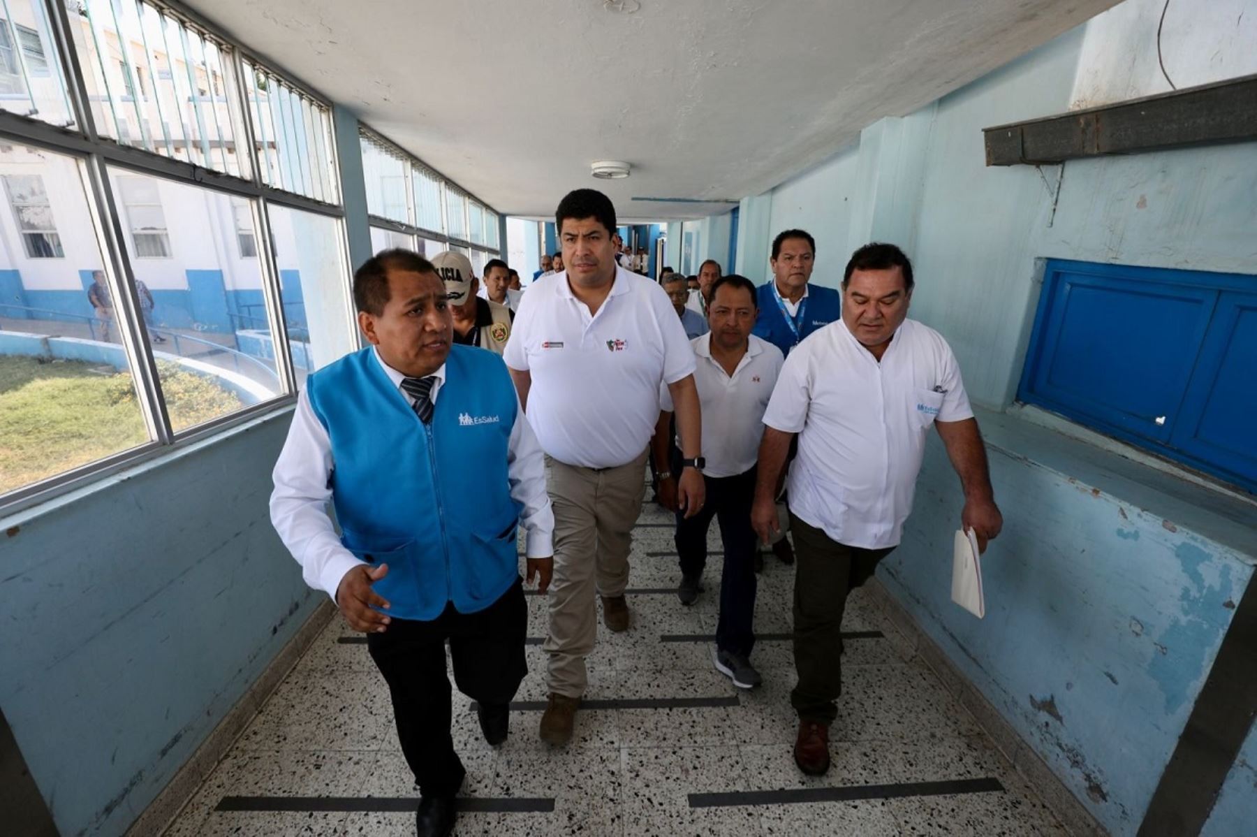 Ministro de Trabajo y Promoción del Empleo, Fernando Varela, lideró la visita de un equipo multisectorial para potenciar la atención médica en los hospitales de EsSalud en Lambayeque. Foto: Cortesía.