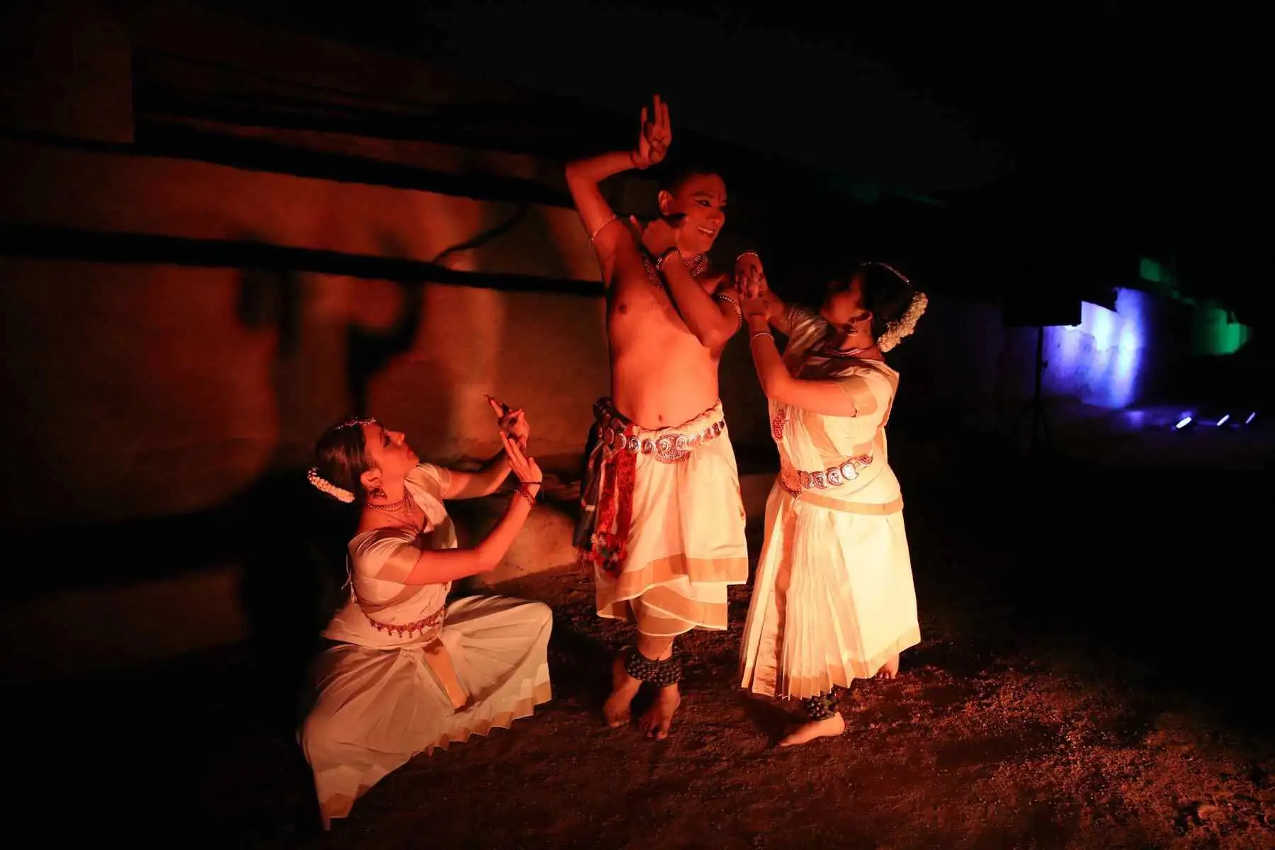 Bailarinas interpretan una danza tradicional india durante un acto con motivo de la conmemoración de la independencia de ese país asiático. Foto: EFE