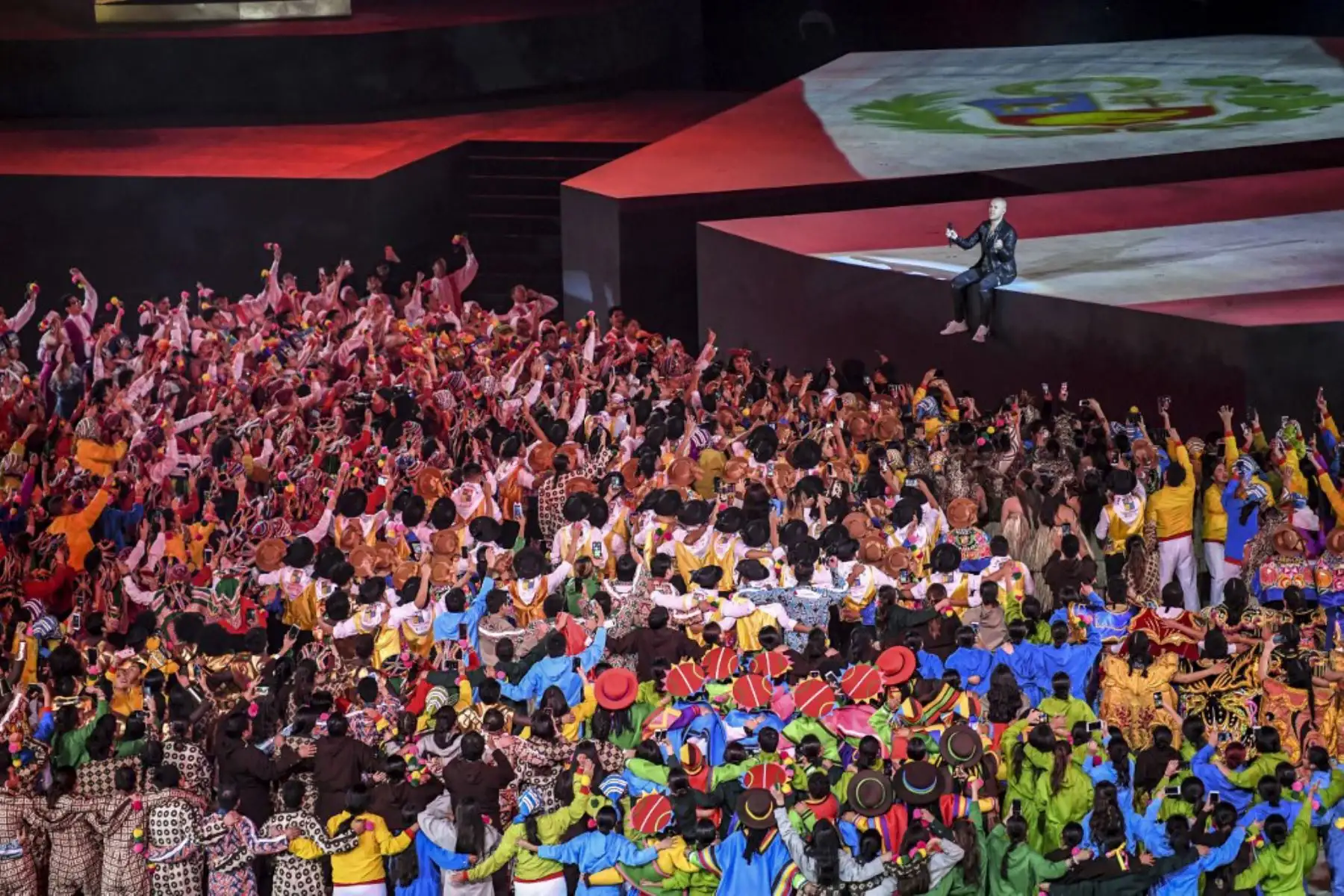 Cantautor peruano Gian Marco Zignago se presenta durante la ceremonia de clausura de los Juegos Panamericanos Lima 2019. Foto: AFP