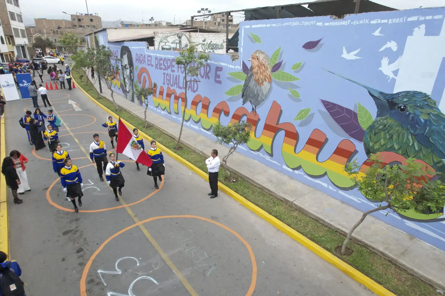 Alcalde de Surco, Carlos Bruce, presentó nuevo mural artístico que rinde homenaje a la diversidad peruana y el parque renovado Mateo Pumacahua.

Foto: ANDINA/Juan Carlos Guzmán Negrini
