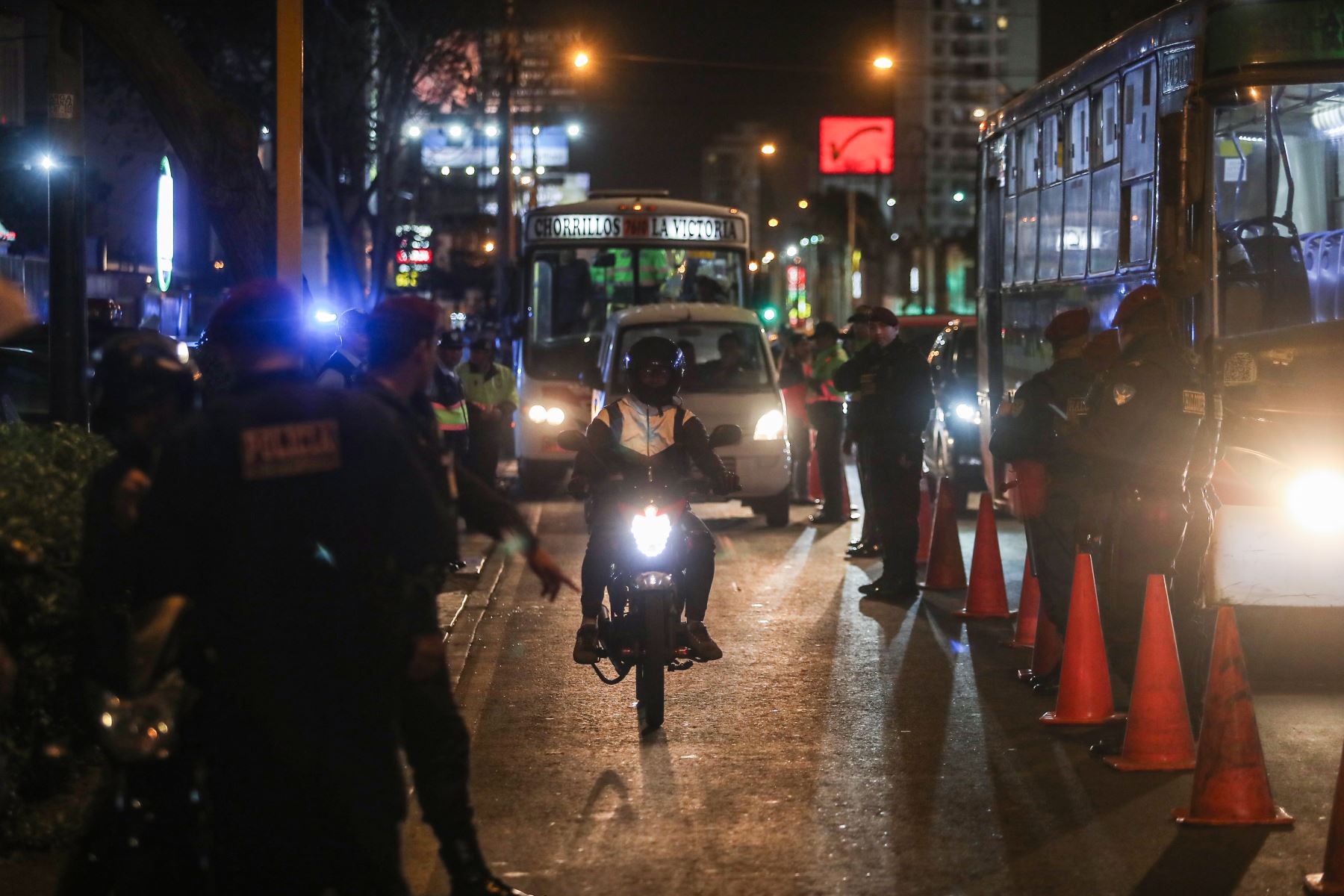 Municipalidad De Miraflores Y La Pnp Realizan Operativo Conjunto De Control De Identidad