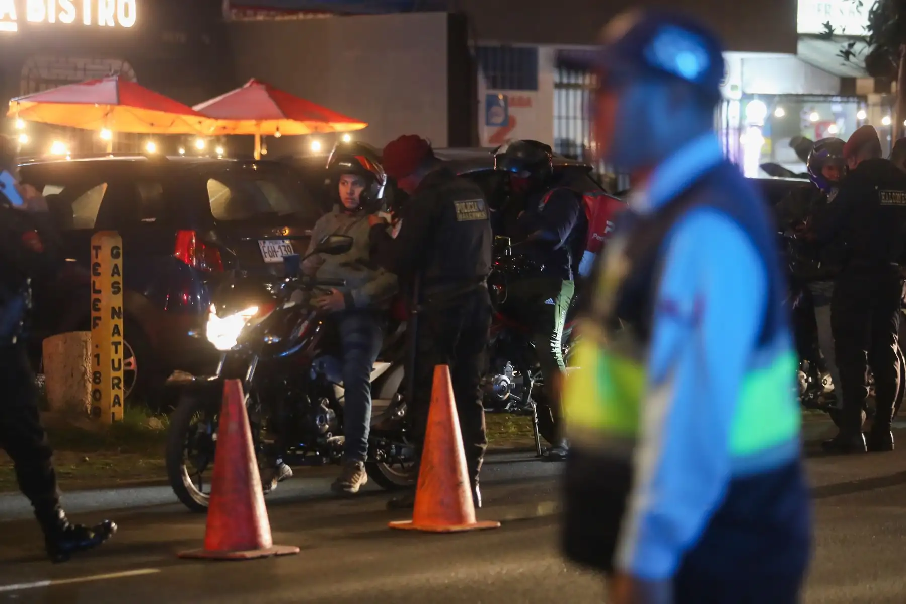 La Municipalidad Distrital de Miraflores y la Policía Nacional desarrollan un operativo conjunto de control de identidad para reforzar la seguridad en la jurisdicción y en los limites distritales. Foto: ANDINA/Ricardo Cuba