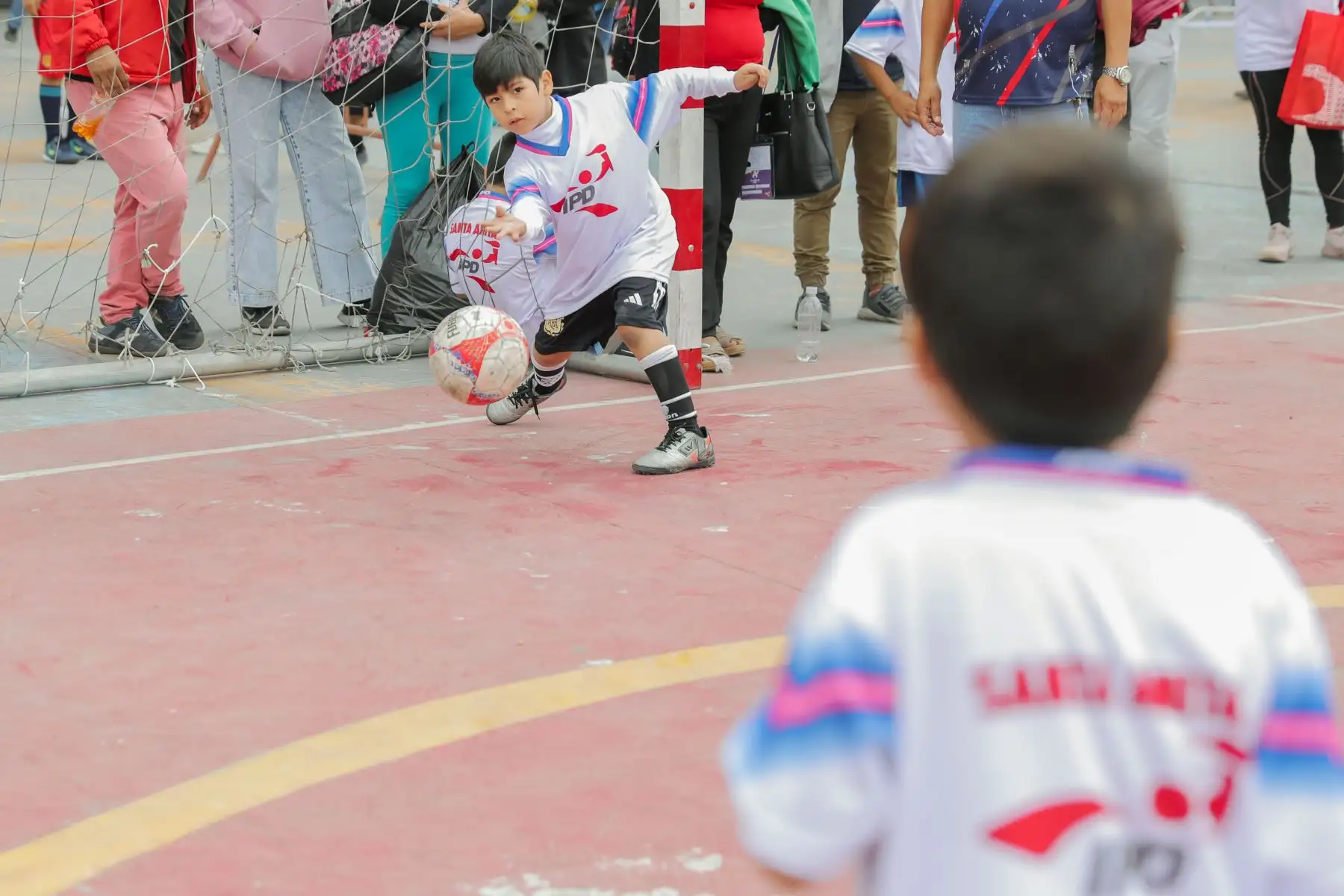 En el marco del día del niño el IPD celebro en el estadio Nacional organizando campeonato relámpago de fútbol, vóley y básquetbol, hubo show infantil a cargo de la Policía Nacional del Perú y capacitación lúdica en educación ambiental Foto: IPD