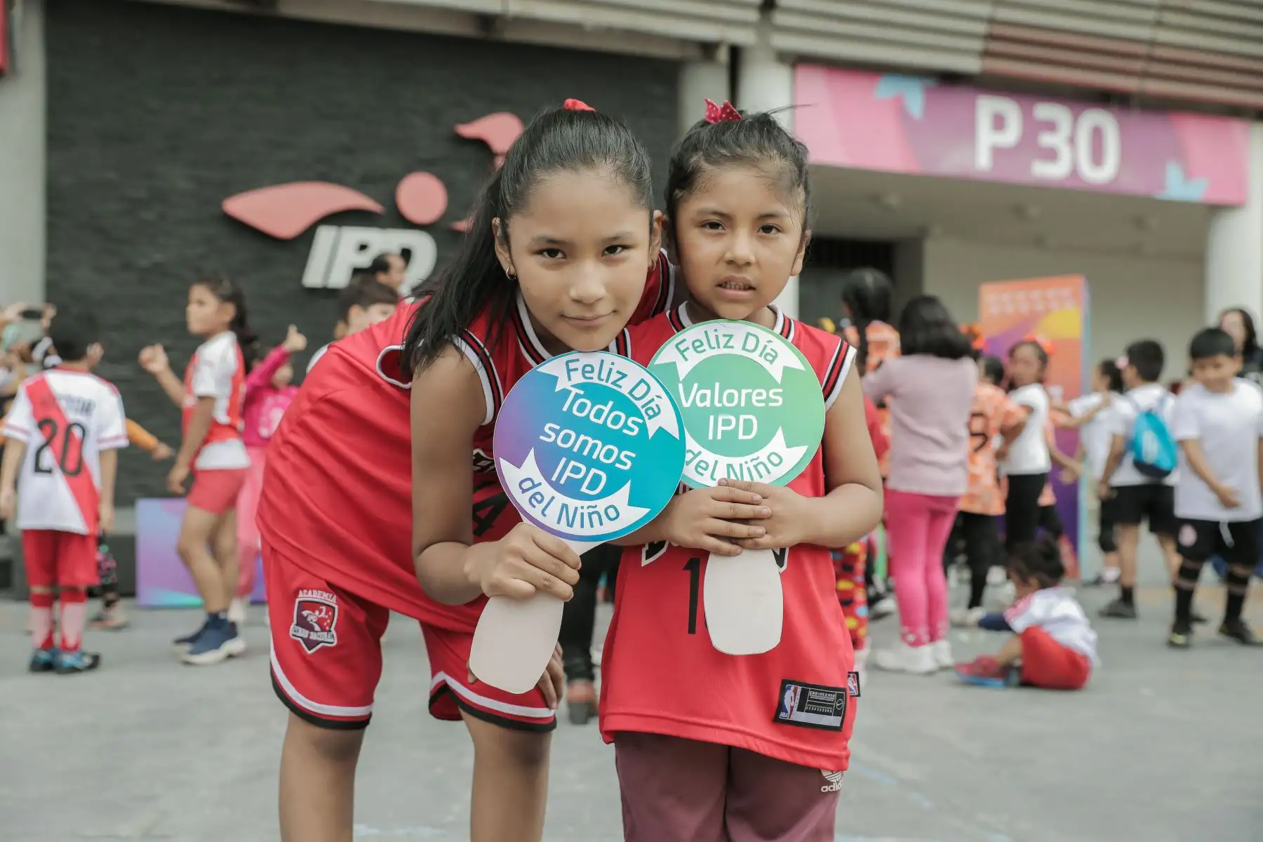 En el marco del día del niño el IPD celebro en el estadio Nacional organizando campeonato relámpago de fútbol, vóley y básquetbol, hubo show infantil a cargo de la Policía Nacional del Perú y capacitación lúdica en educación ambiental Foto: IPD