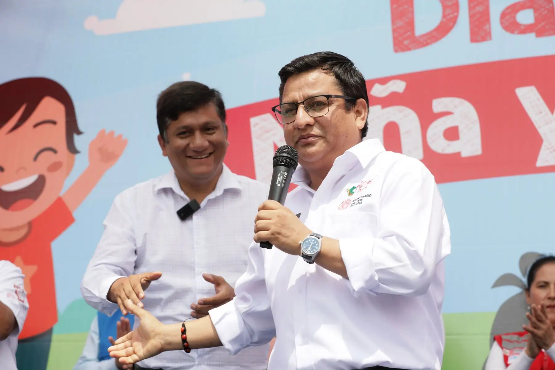 El ministro de Salud, César Vásquez, participó del evento junto a autoridades de la Defensoría del Perú y la Municipalidad de Los Olivos, en donde anunció que se implementará el Programa Niños de Hierro para reducir la anemia y desnutrición crónica infantil.
Foto: Minsa