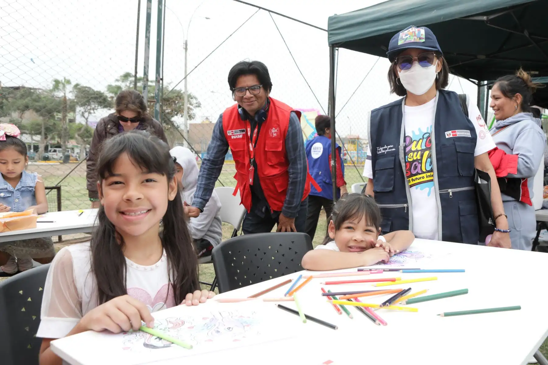 El ministro de Salud, César Vásquez, participó del evento junto a autoridades de la Defensoría del Perú y la Municipalidad de Los Olivos, en donde anunció que se implementará el Programa Niños de Hierro para reducir la anemia y desnutrición crónica infantil.
Foto: Minsa