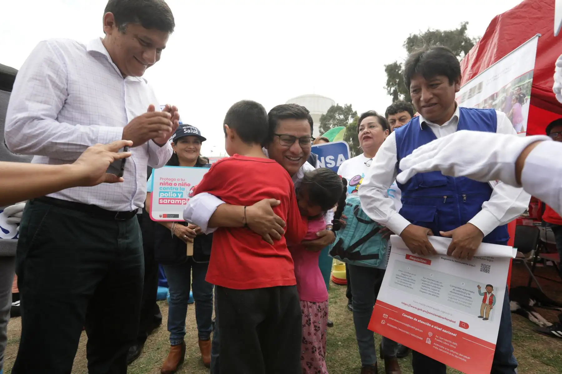 El ministro de Salud, César Vásquez, participó del evento junto a autoridades de la Defensoría del Perú y la Municipalidad de Los Olivos, en donde anunció que se implementará el Programa Niños de Hierro para reducir la anemia y desnutrición crónica infantil.
Foto: Minsa
