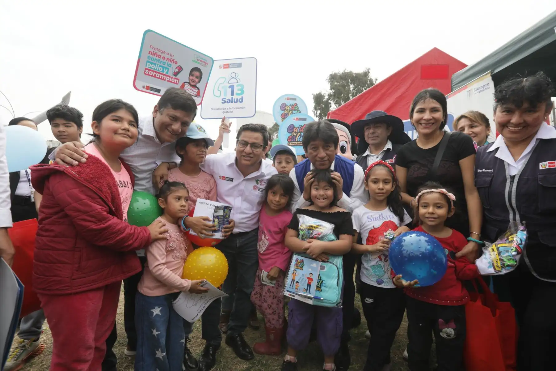 El ministro de Salud, César Vásquez, participó del evento junto a autoridades de la Defensoría del Perú y la Municipalidad de Los Olivos, en donde anunció que se implementará el Programa Niños de Hierro para reducir la anemia y desnutrición crónica infantil.
Foto: Minsa