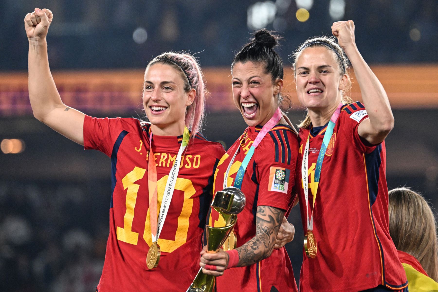 Las jugadoras españolas celebran con el trofeo después de ganar el partido de fútbol final de la Copa Mundial Femenina de Australia y Nueva Zelanda 2023 entre España e Inglaterra en el Estadio Australia en Sydney el 20 de agosto de 2023.
Foto: AFP