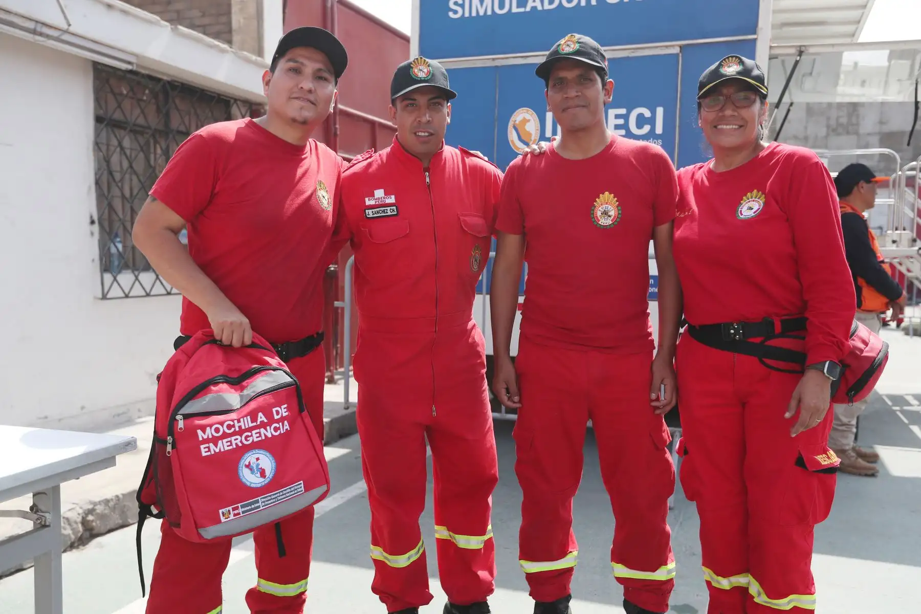 Por el Día del Niño, la Compañía de Bomberos Voluntarios "San Martín de Porres" N° 65, desarrolló diversas actividades, informativas y de entretenimiento para los pequeños del hogar.

Foto: ANDINA/Ricardo Cuba
