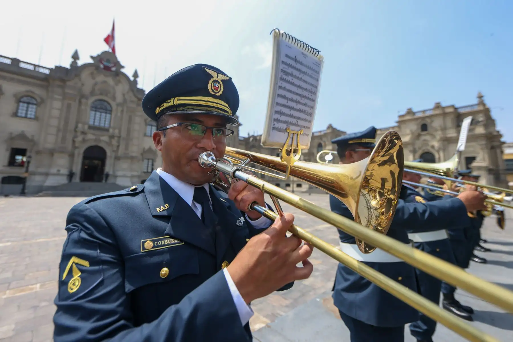 Palacio de Gobierno llevó a cabo este domingo una nueva edición del tradicional cambio de guardia en el Patio de Honor.
Foto: ANDINA/Prensa Presidencia