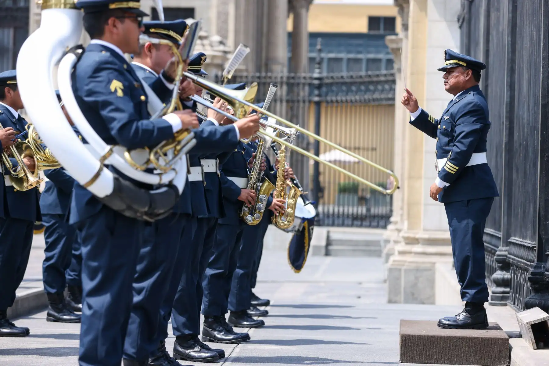 Palacio de Gobierno llevó a cabo este domingo una nueva edición del tradicional cambio de guardia en el Patio de Honor.
Foto: ANDINA/Prensa Presidencia