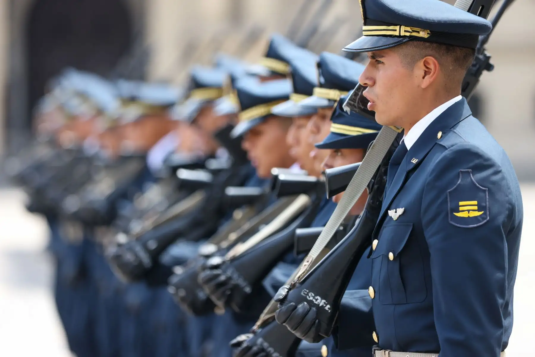 Palacio de Gobierno llevó a cabo este domingo una nueva edición del tradicional cambio de guardia en el Patio de Honor.
Foto: ANDINA/Prensa Presidencia