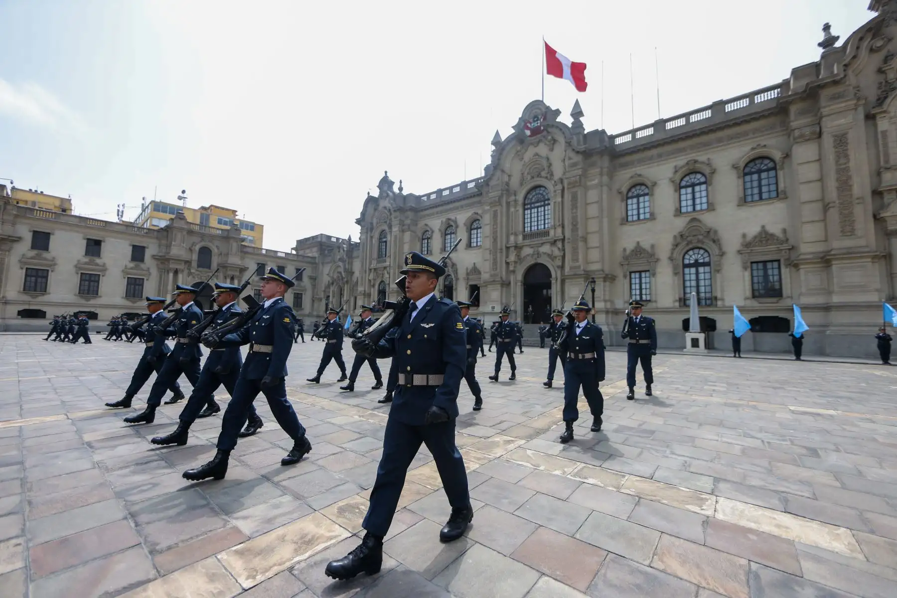 Palacio de Gobierno llevó a cabo este domingo una nueva edición del tradicional cambio de guardia en el Patio de Honor.
Foto: ANDINA/Prensa Presidencia