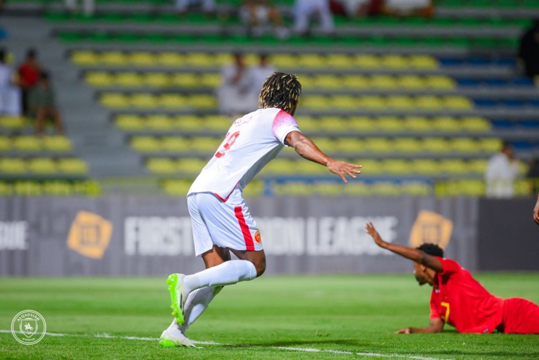 André Carrillo festeja su primer gol con la camiseta del Al-Qadisiya.