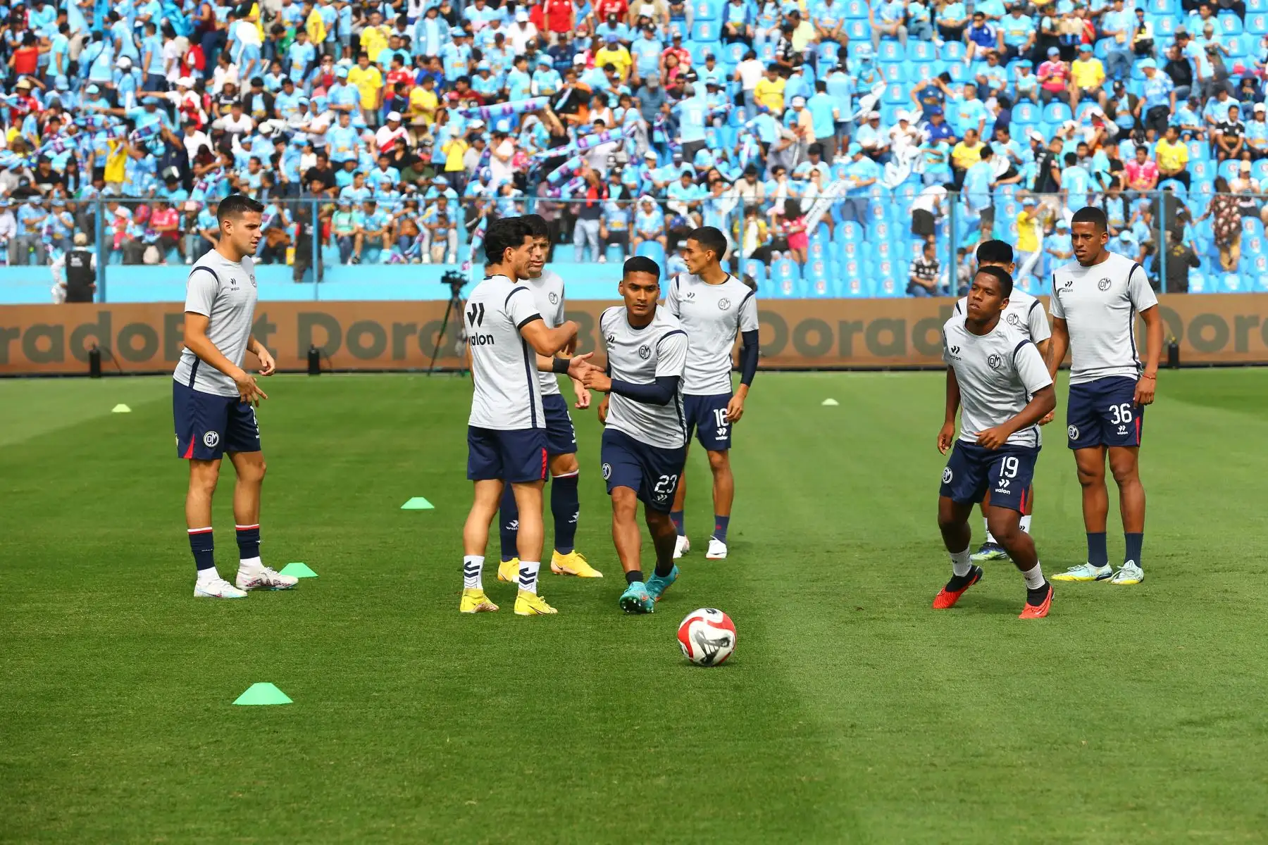 Imágenes previas al encuentro entre Sporting Cristal vs Deportivo Municipal en el estadio Alberto Gallardo Foto: ANDINA/Eddy Ramos