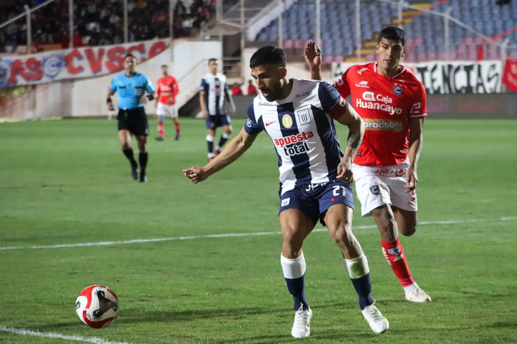 Alianza Lima se enfrenta al club Cienciano por la fecha 10 del Torneo Clausura en el estadio Garcilaso de la Vega de Cusco.
Foto: Liga 1