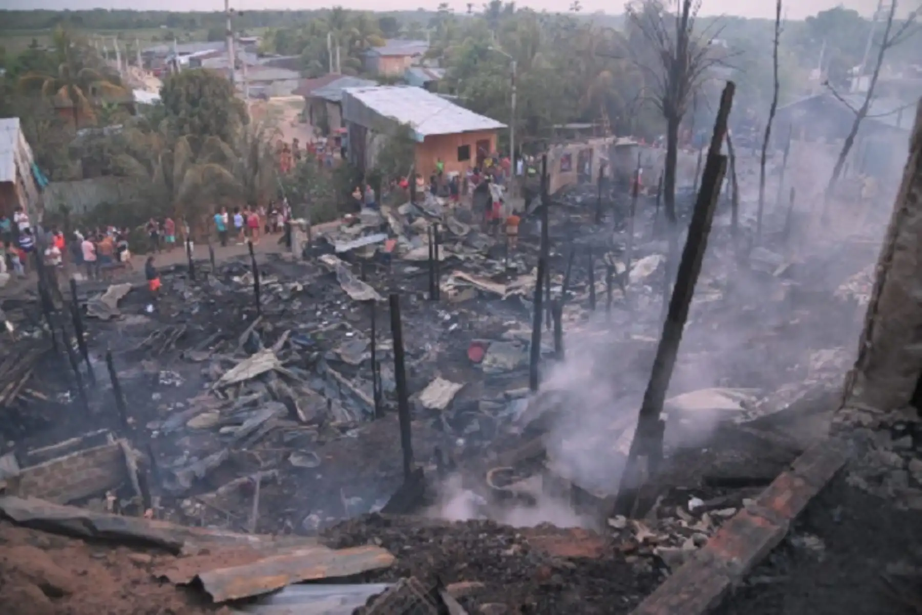 La Municipalidad Provincial de Alto Amazonas entregó camas y colchas como Bienes de Ayuda Humanitaria para las 160 personas damnificadas, quienes pernoctan en el coliseo cerrado del Instituto Peruano del Deporte (IPD).