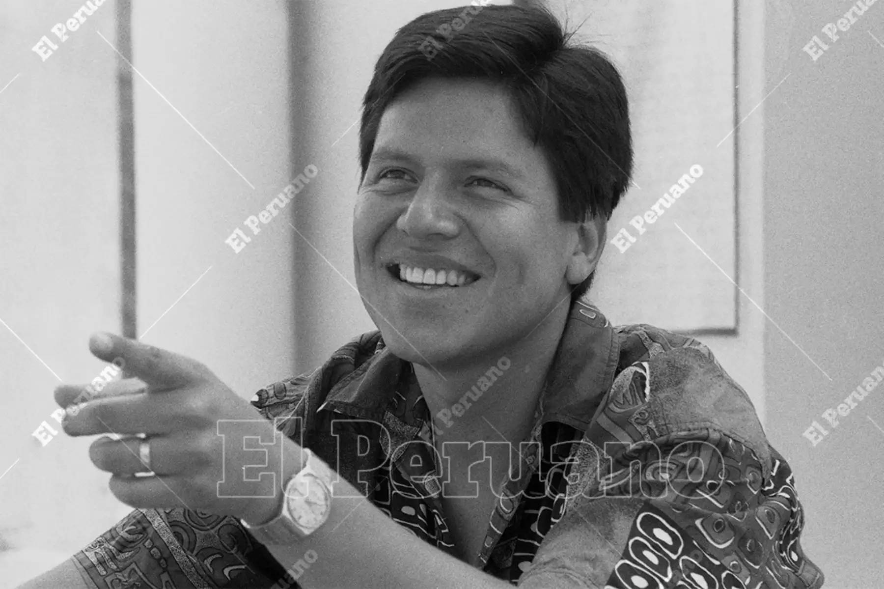 Lima 27 febrero 1995 / Periodista Gonzalo Iwasaki, presentador de noticias en Buenos días, Perú de Panamericana Televisión. Foto: Archivo Histórico de El Peruano