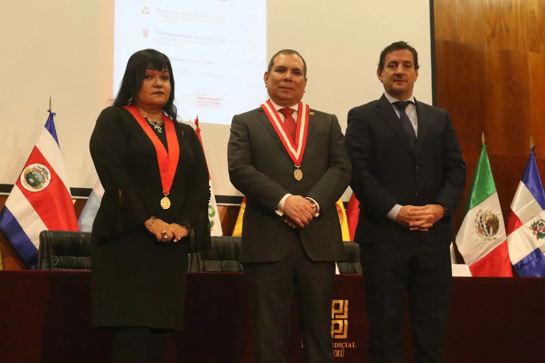 Esta jornada tiene gran importancia en un contexto de creciente inseguridad ciudadana por la que atraviesa el país, y que demanda procesos rápidos y sanciones ejemplares contra la delincuencia común.
Foto: ANDINA/ Héctor  Vinces