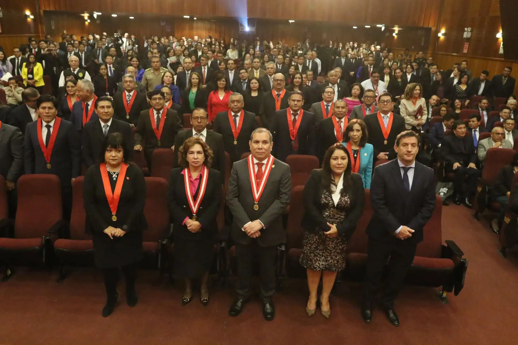 El presidente del Poder Judicial, Javier Arévalo Vela inaugura el Segundo Congreso Internacional de Flagrancia, donde participan jueces, juezas, personal jurisdiccional, comunidad jurídica en general y expositores de 13 países con el objetivo de intercambiar conocimientos y experiencias respecto a los procesos inmediatos por flagrancia delictiva.
Foto: ANDINA/Héctor Vinces