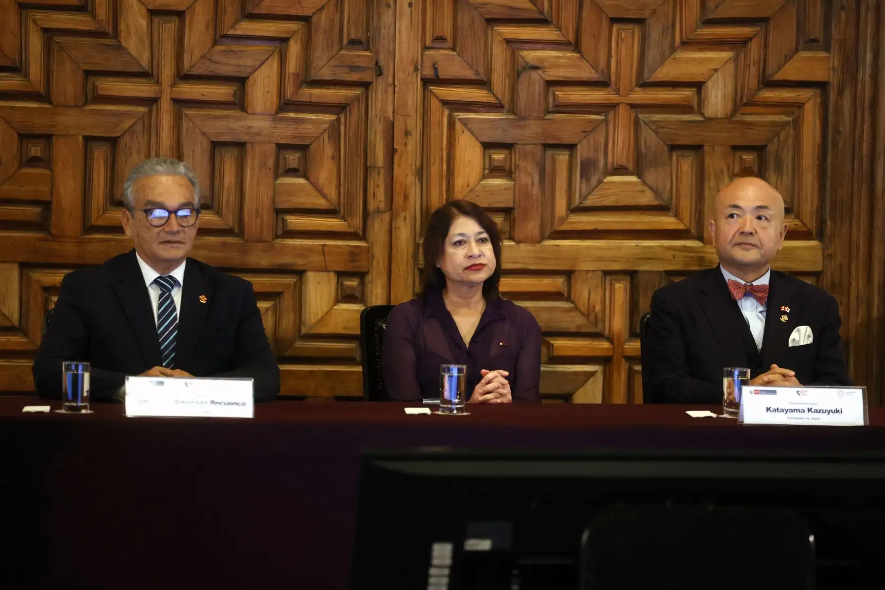La ministra de Relaciones Exteriores, Embajadora Ana Cecilia Gervasi Díaz y el Embajador del Japón en Perú, Kazuyuki Katayama lideraron la Ceremonia por el 150° aniversario del establecimiento de relaciones diplomáticas entre el Perú y Japón, llevada a cabo en Palacio de Torre Tagle. 
Foto: ANDINA/Vidal Tarqui